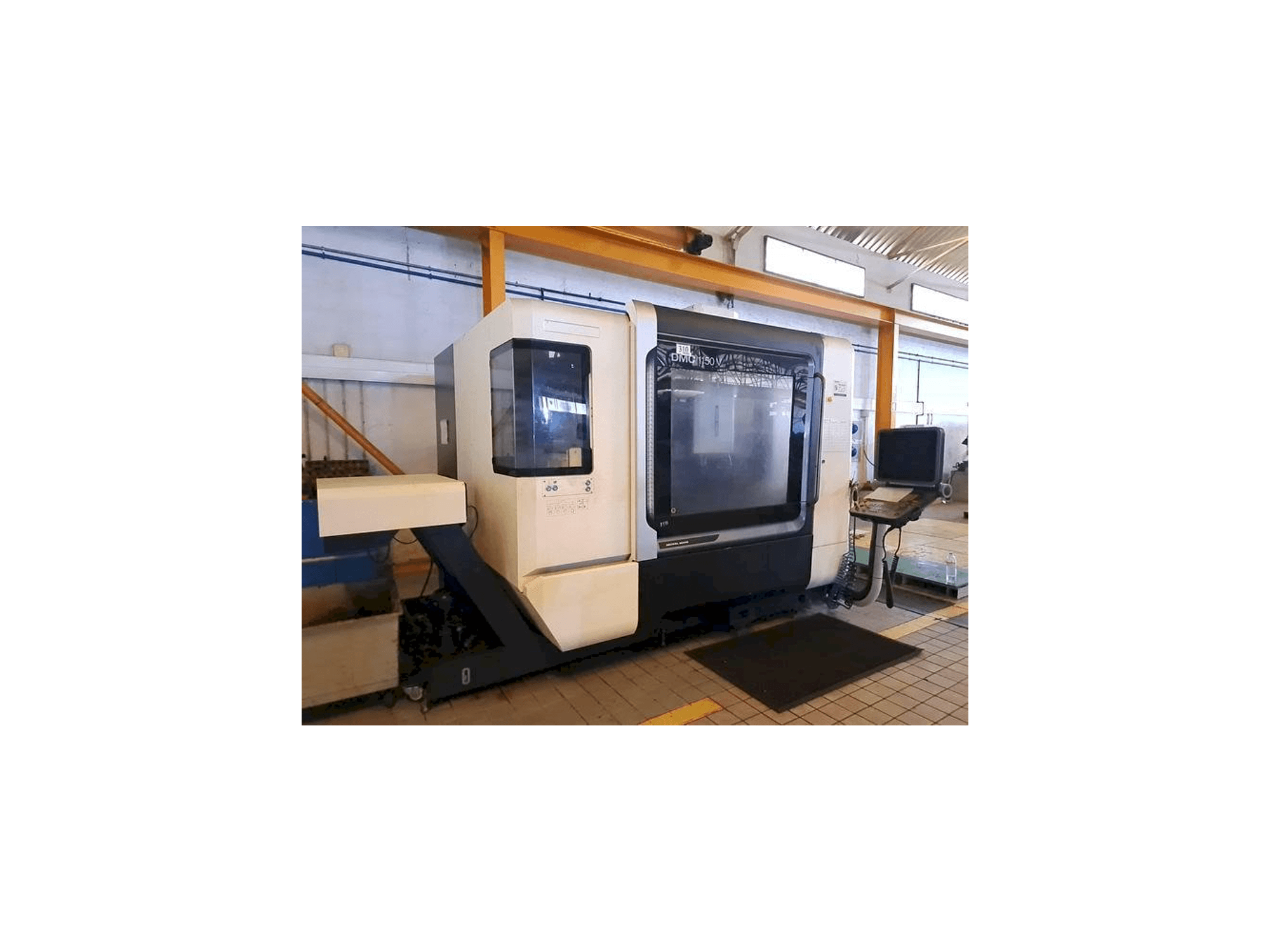 Vista Frontal da DMG MORI DMC 1150V máquina