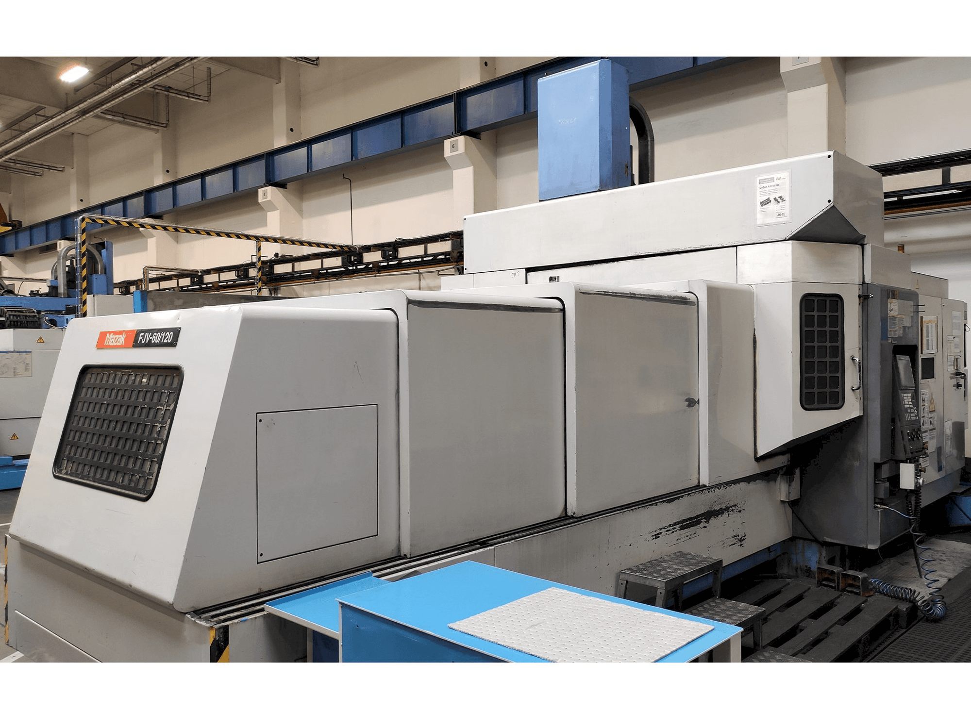 Vista Frontal da Mazak FJV 60/120 máquina