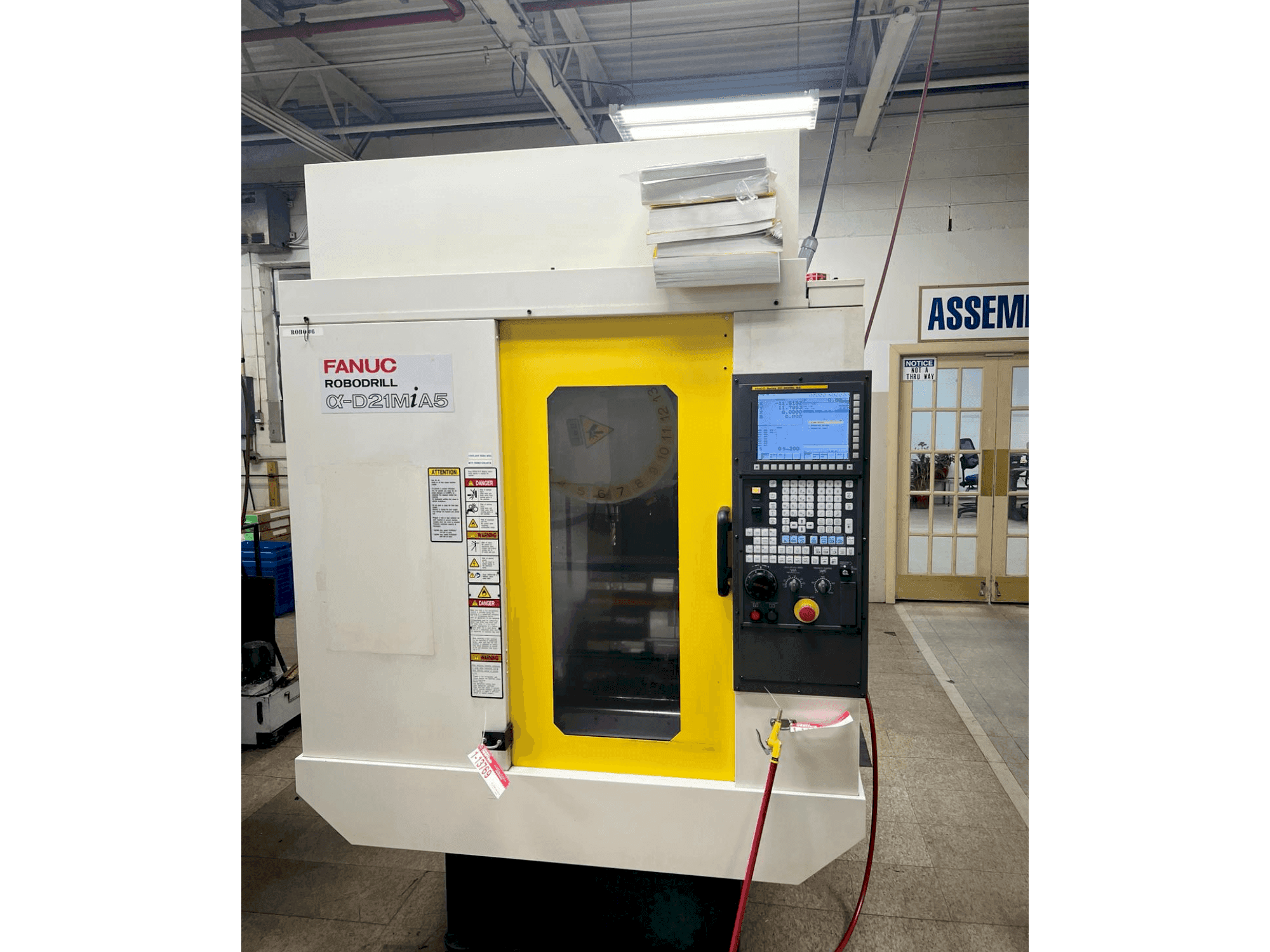 Vista Frontal da FANUC Robodrill D21MiA5 máquina