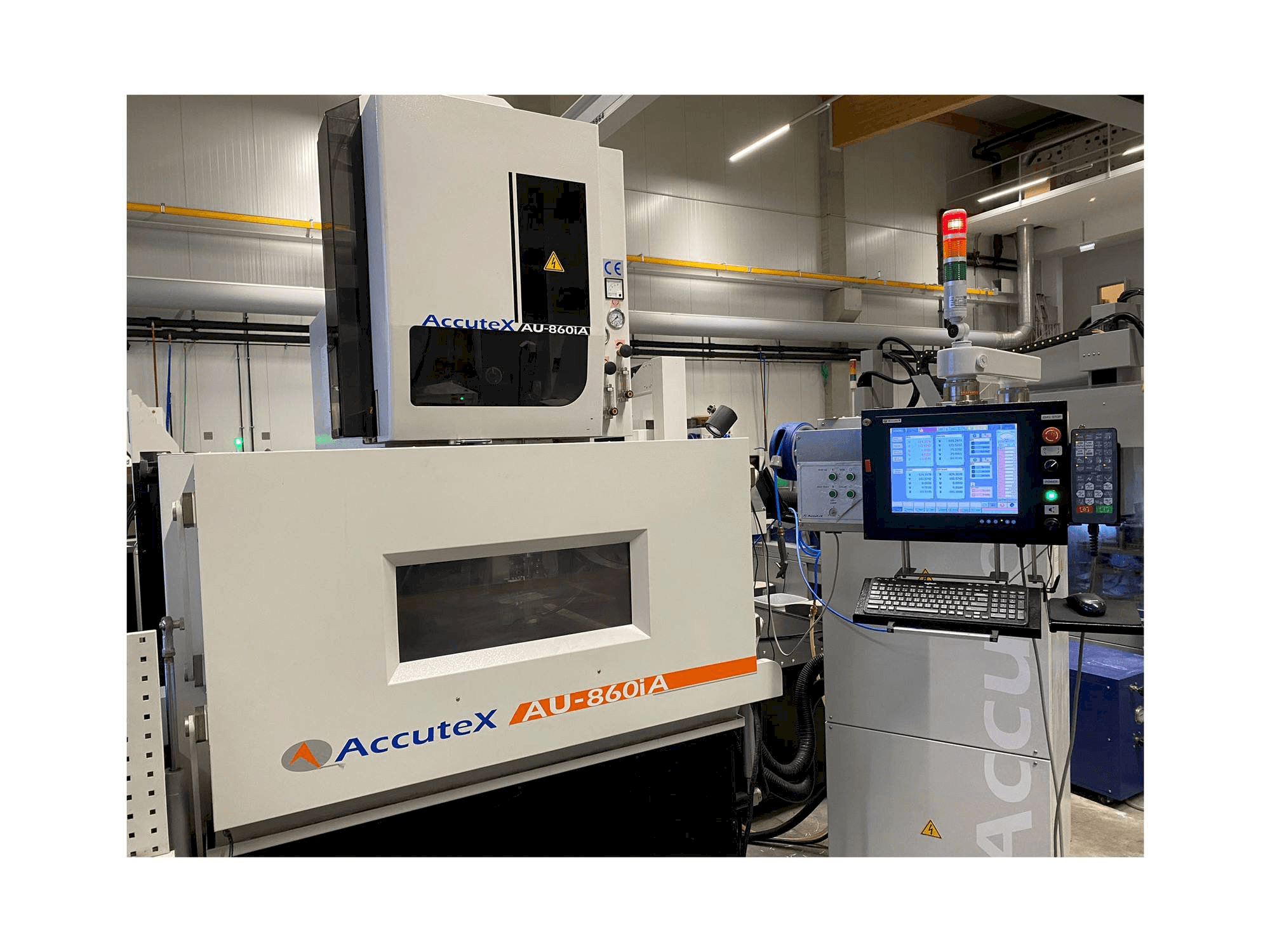 Vista Frontal da AccuteX AU-860iA máquina