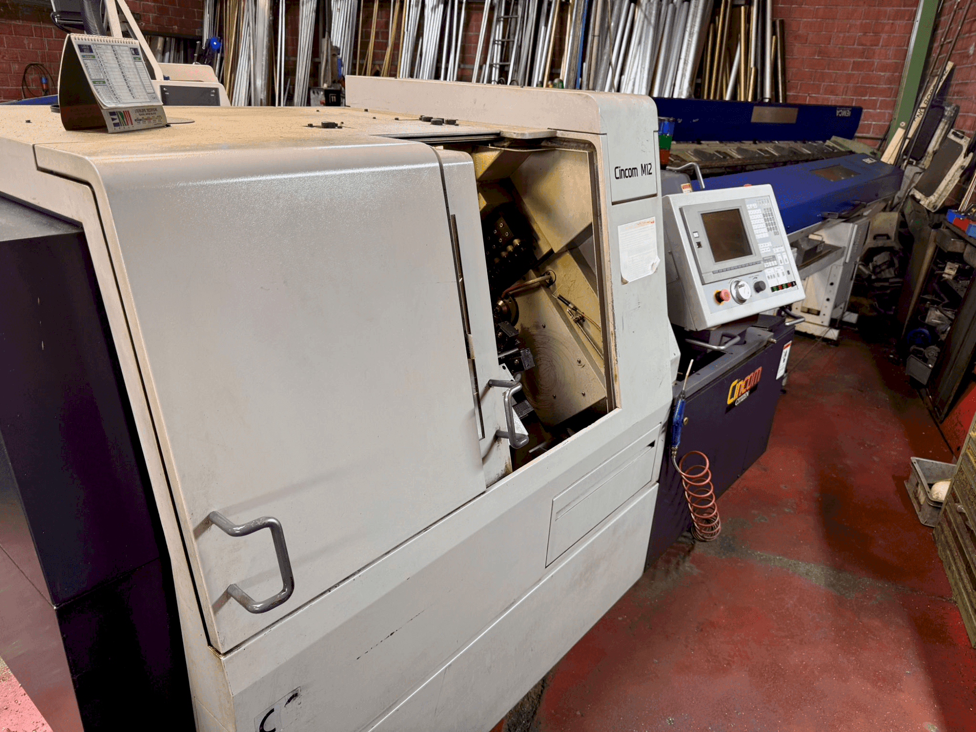 Vista Frontal da Citizen CINCOM M12 máquina