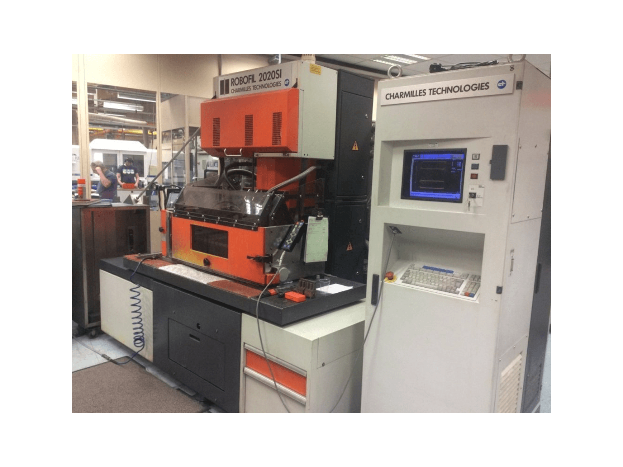 Vista Frontal da CHARMILLES Robofil 2020 SI máquina