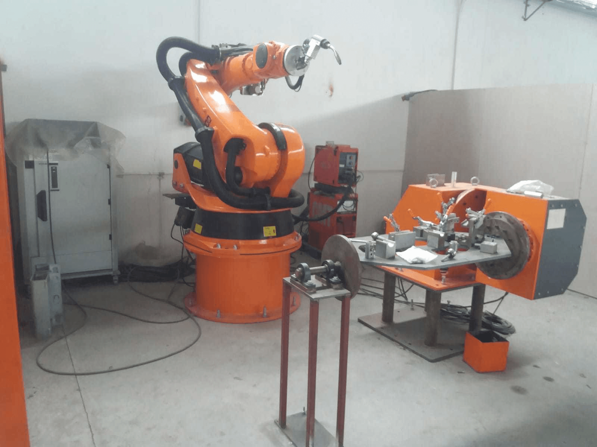 Vista Frontal da KUKA KR200 máquina