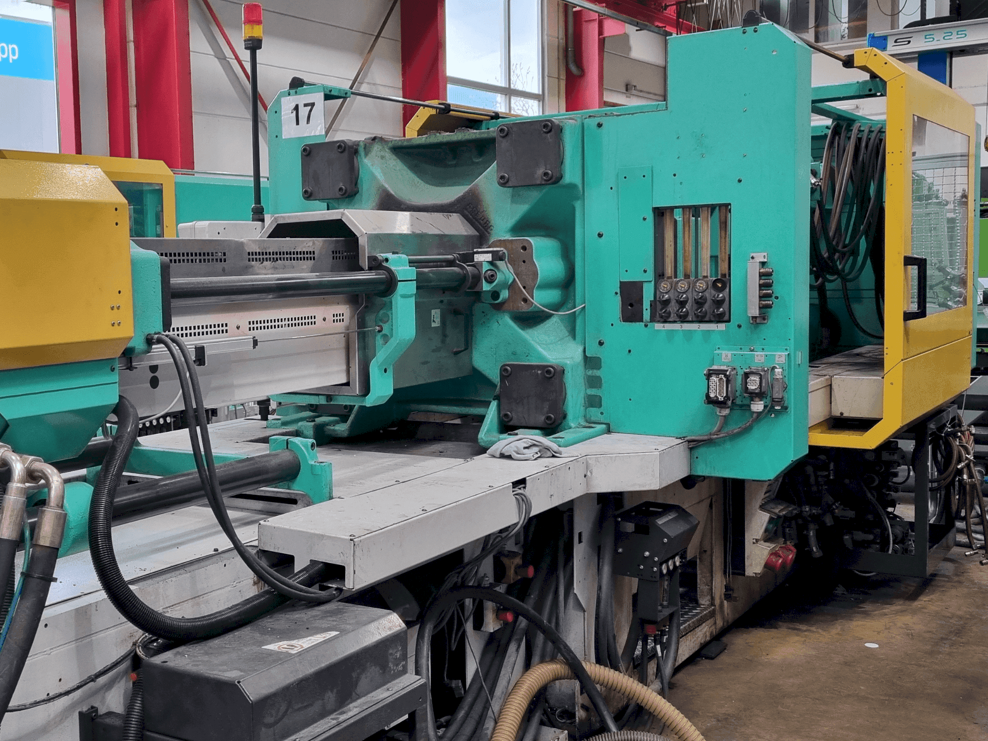 Vista Frontal da Arburg 630 S 2500-1300 ECO máquina