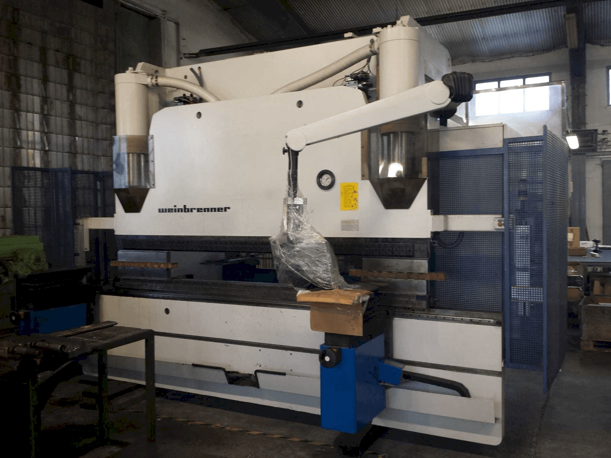 Vista Frontal da Weinbrenner GP 160 máquina