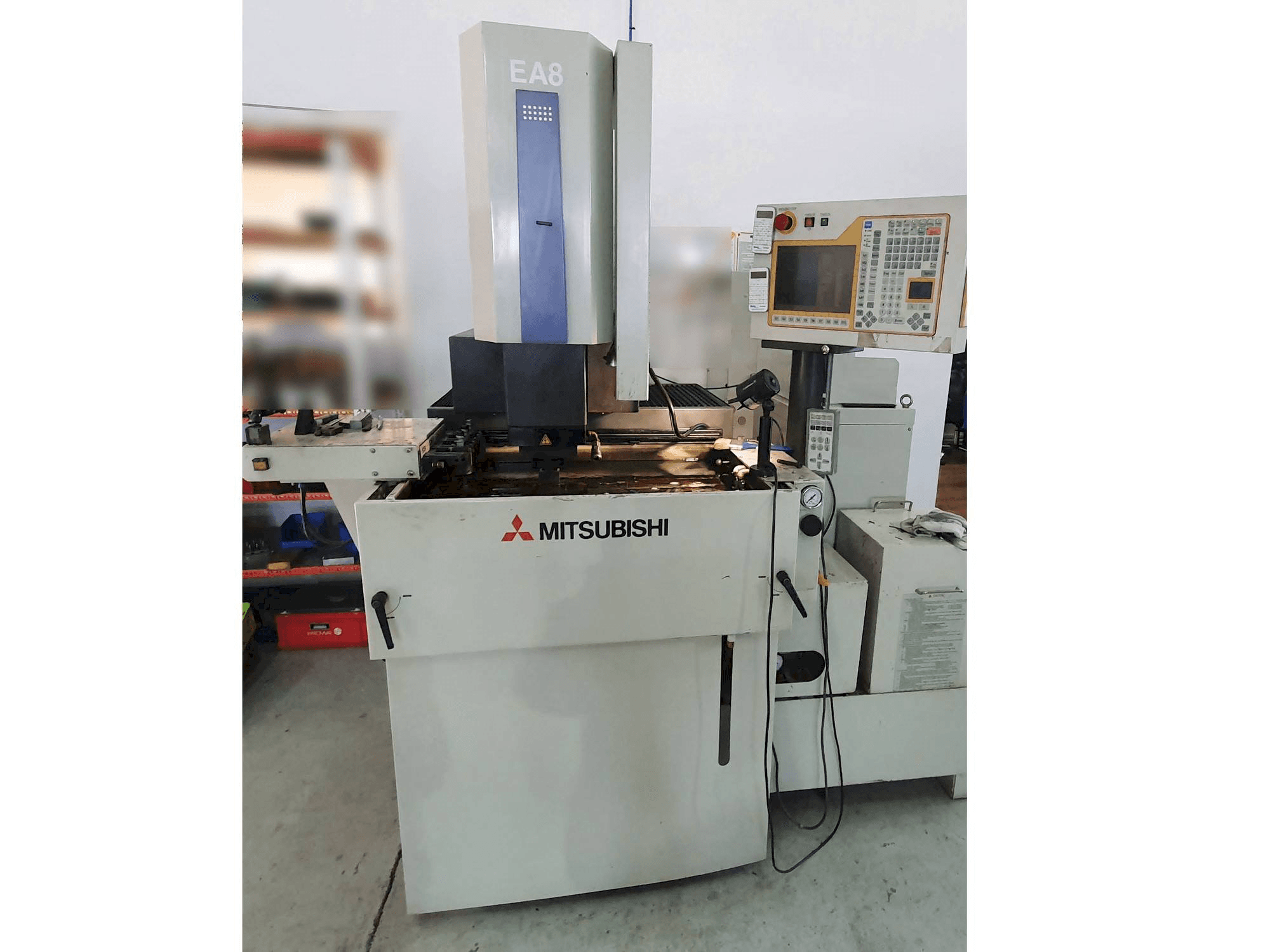 Vista Frontal da Mitsubishi EA8 máquina