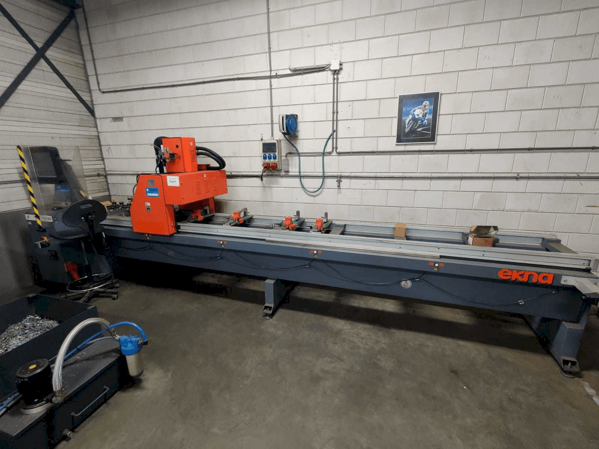 Vista Frontal da Tekna TK426-1 máquina