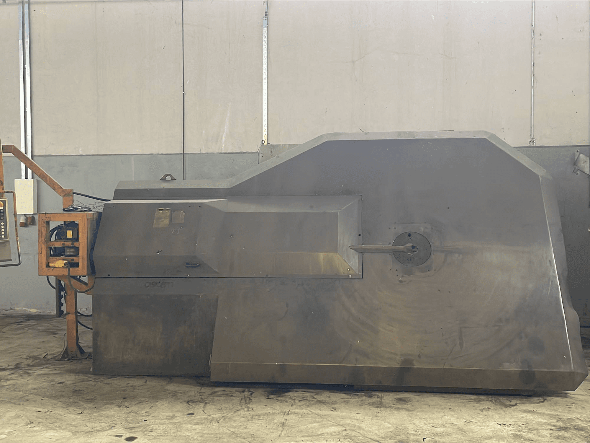 Vista Frontal da OSCAM MULTIBEND 16 máquina