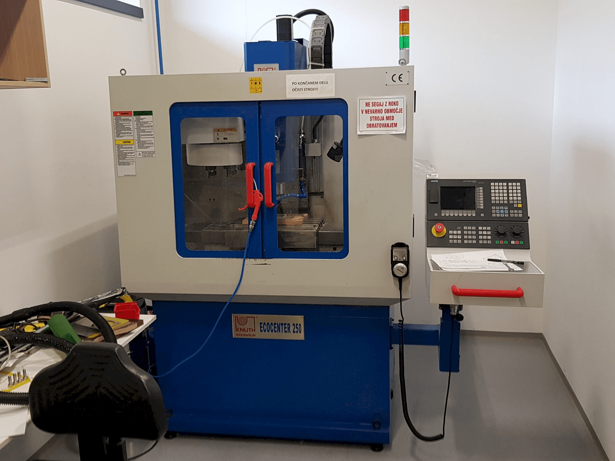 Vista Frontal da KNUTH EcoCenter 250 máquina