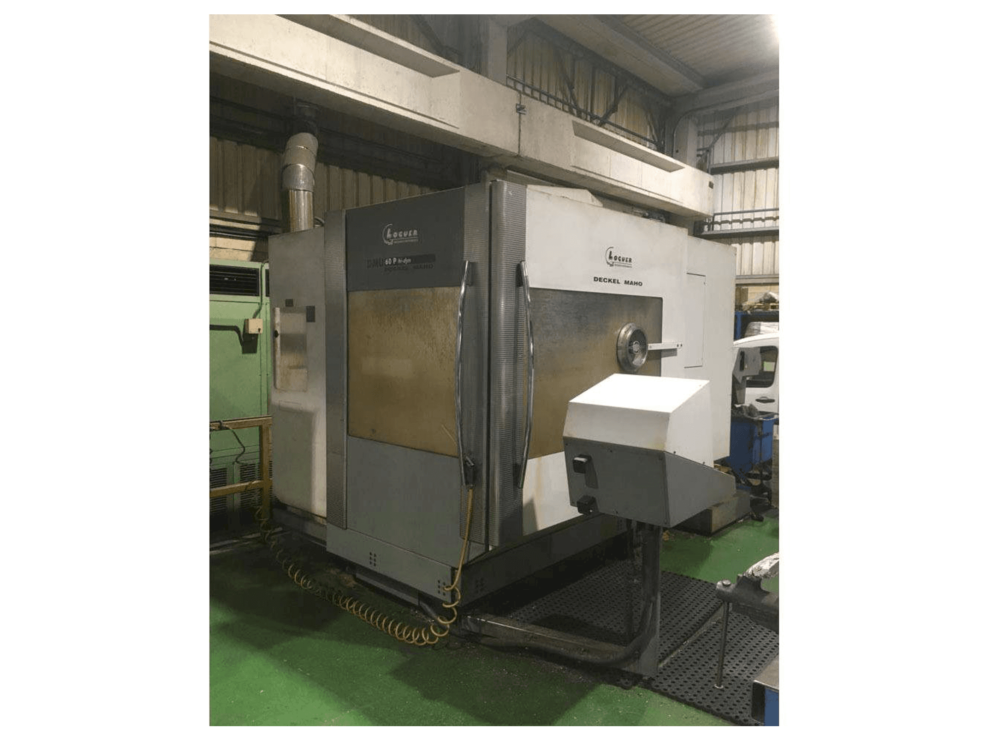 Vista Frontal da DECKEL MAHO DMU 60P hi-dyn máquina