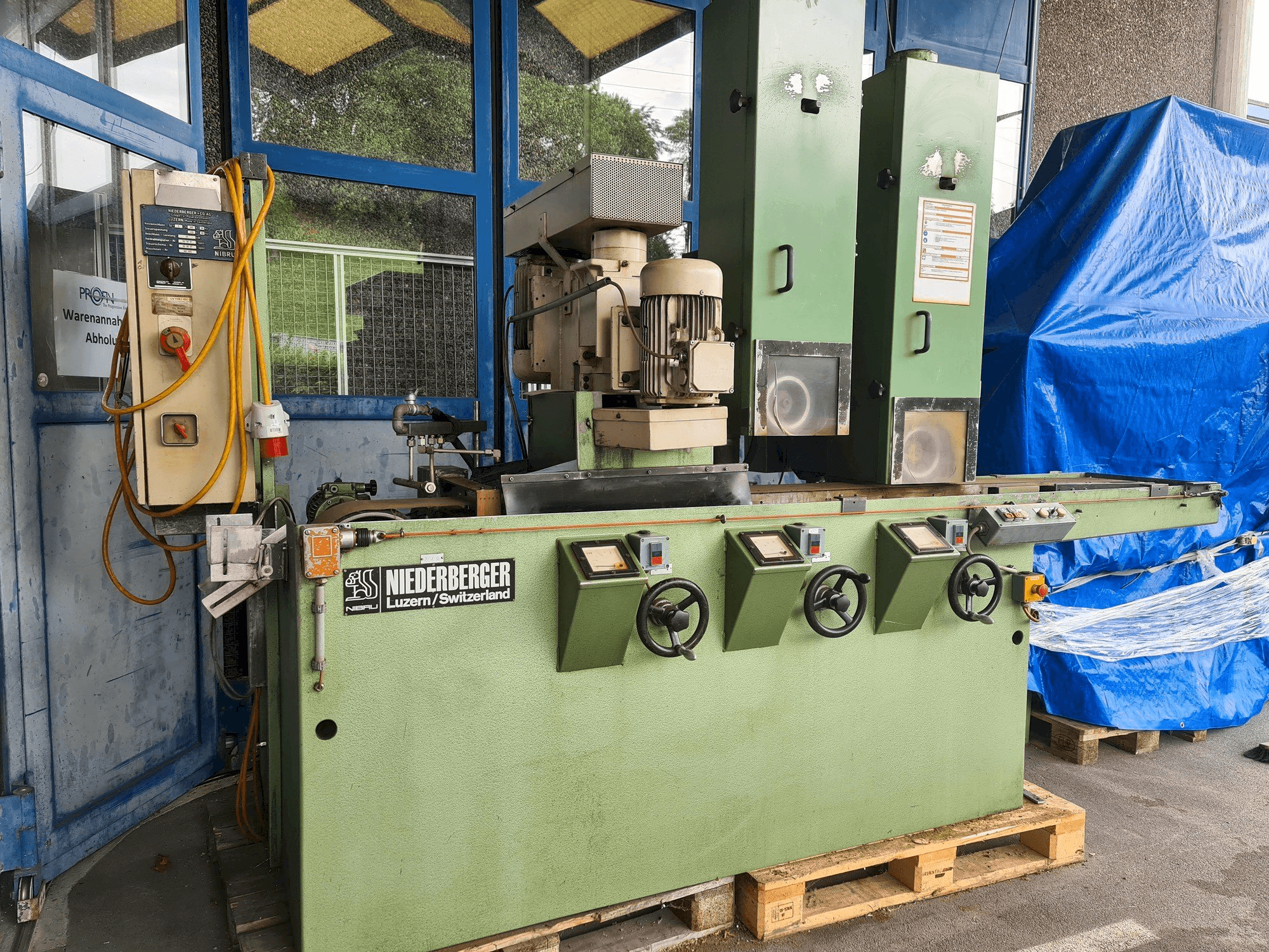 Vista Frontal da NIEDERBERGER UV F04 F43 máquina