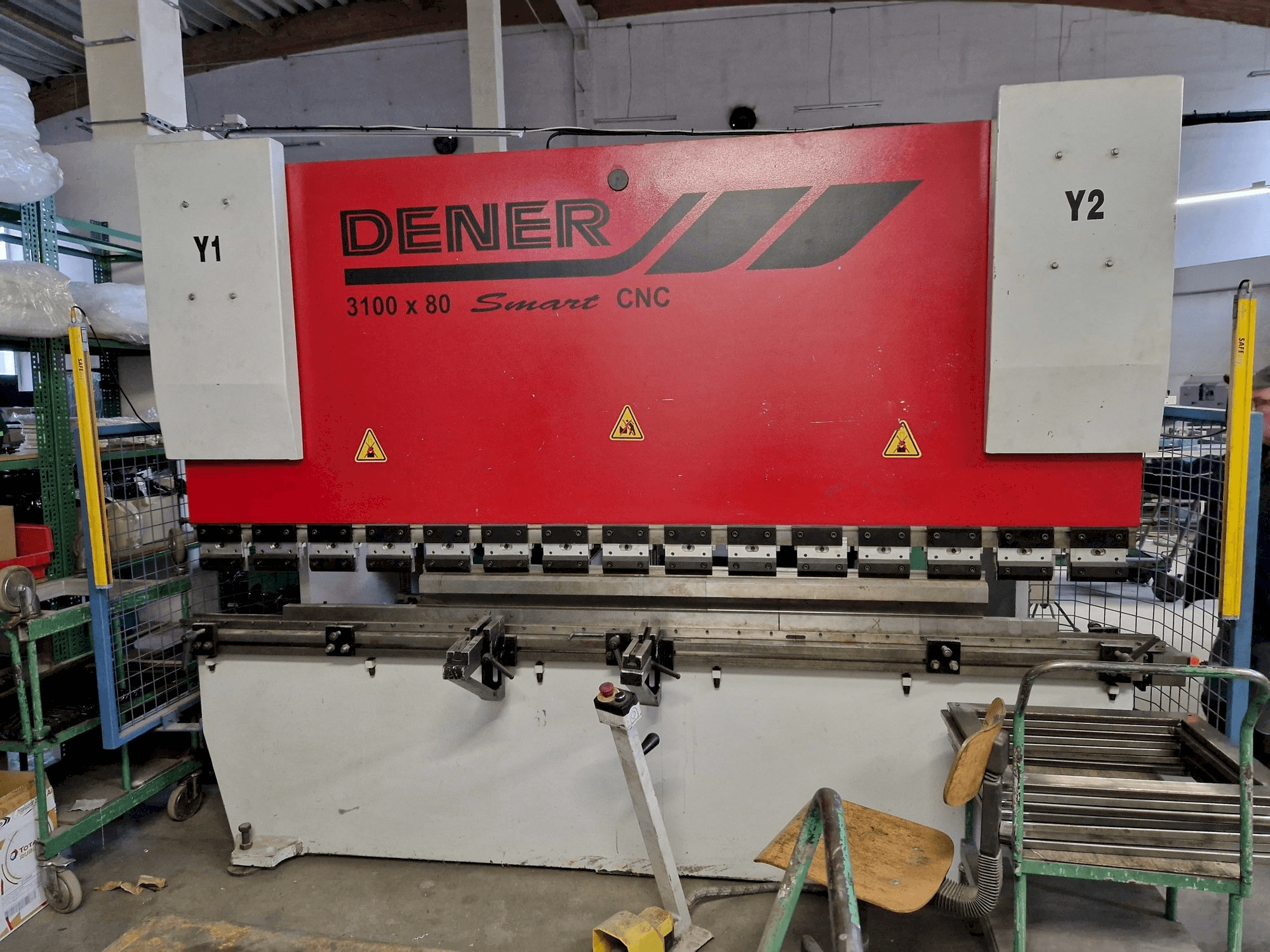 Vista Frontal da DENER DMP-80/30 - SMART máquina