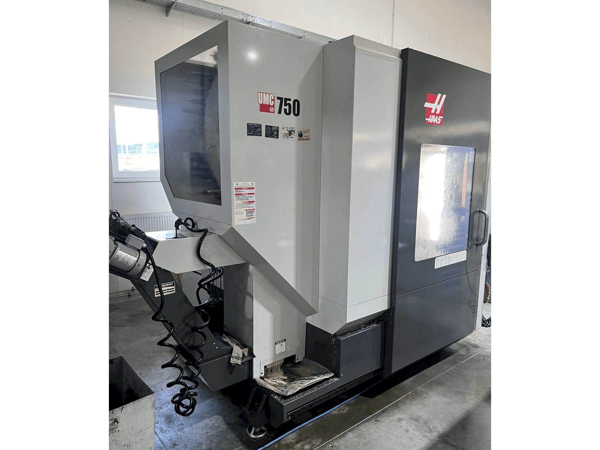 Vista Frontal da HAAS UMC-750 máquina