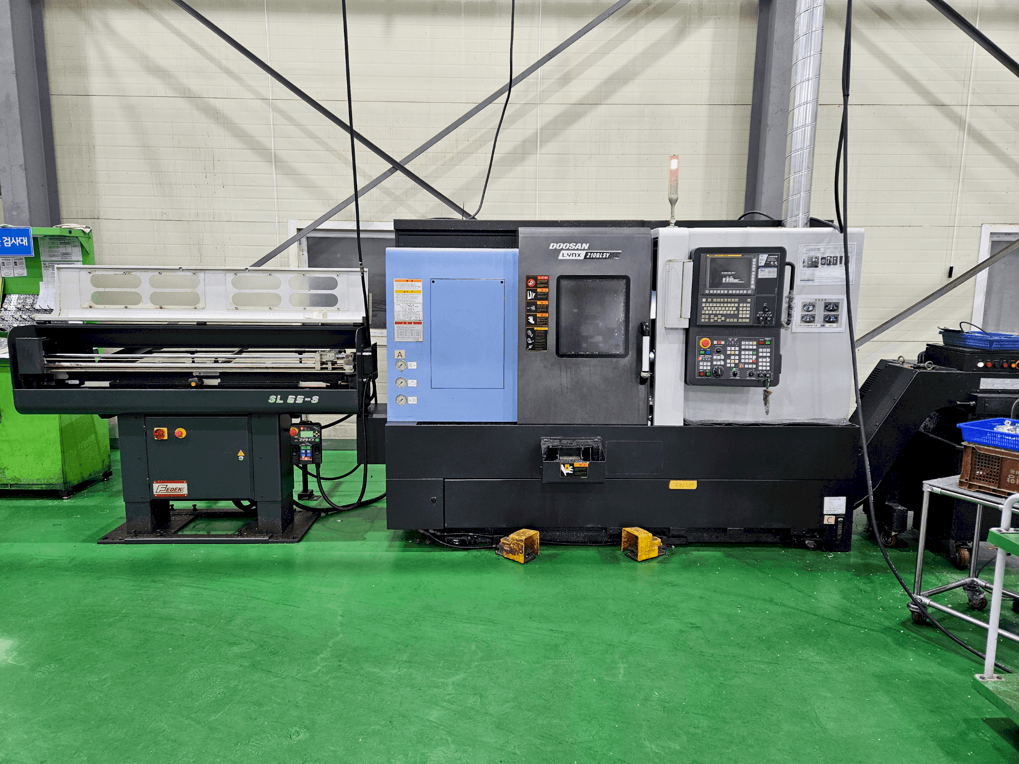 Vista Frontal da DOOSAN LYNX 2100 LSYB máquina