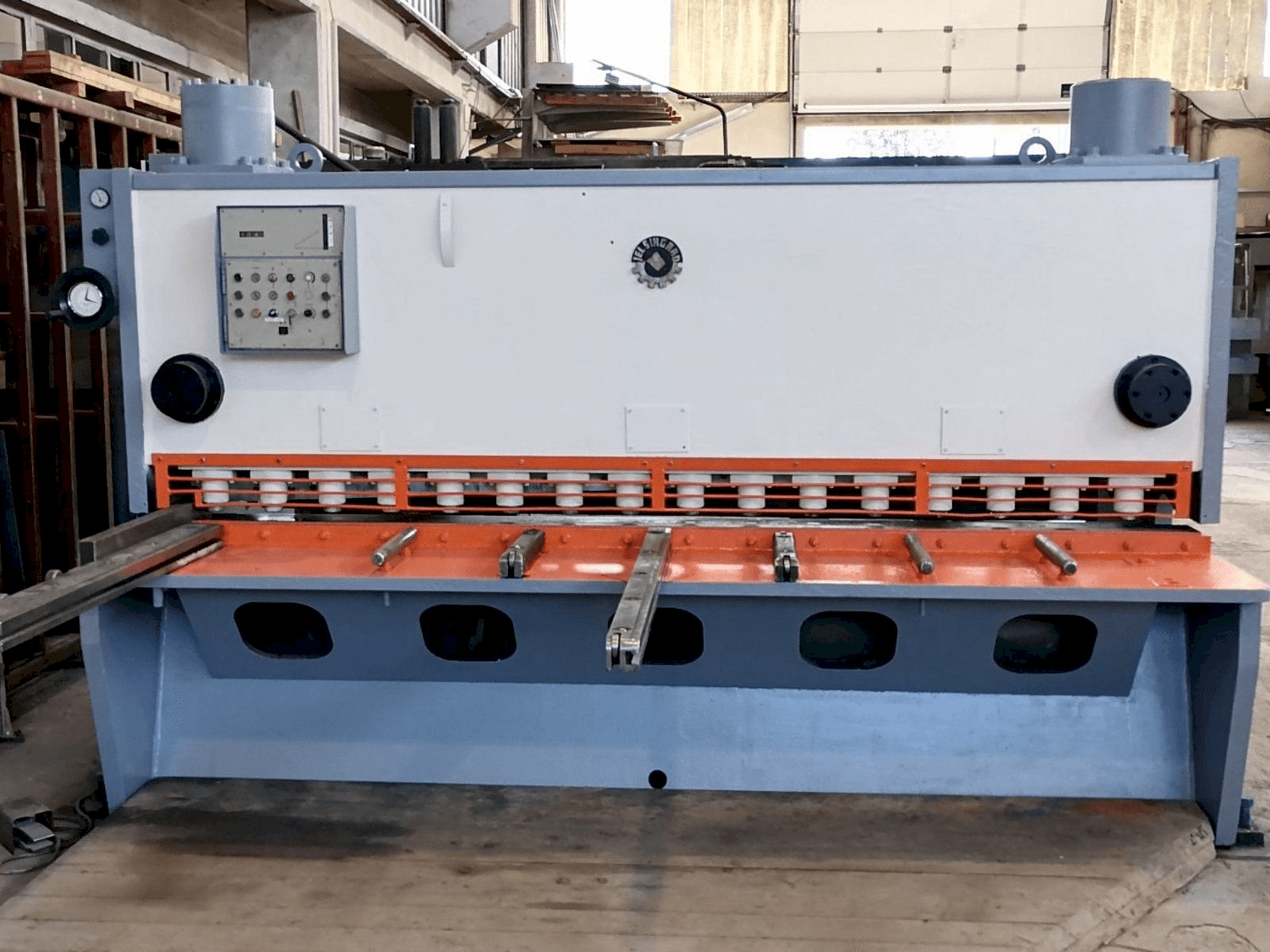 Vista Frontal da Jelšingrad MVCS 3100/13 máquina