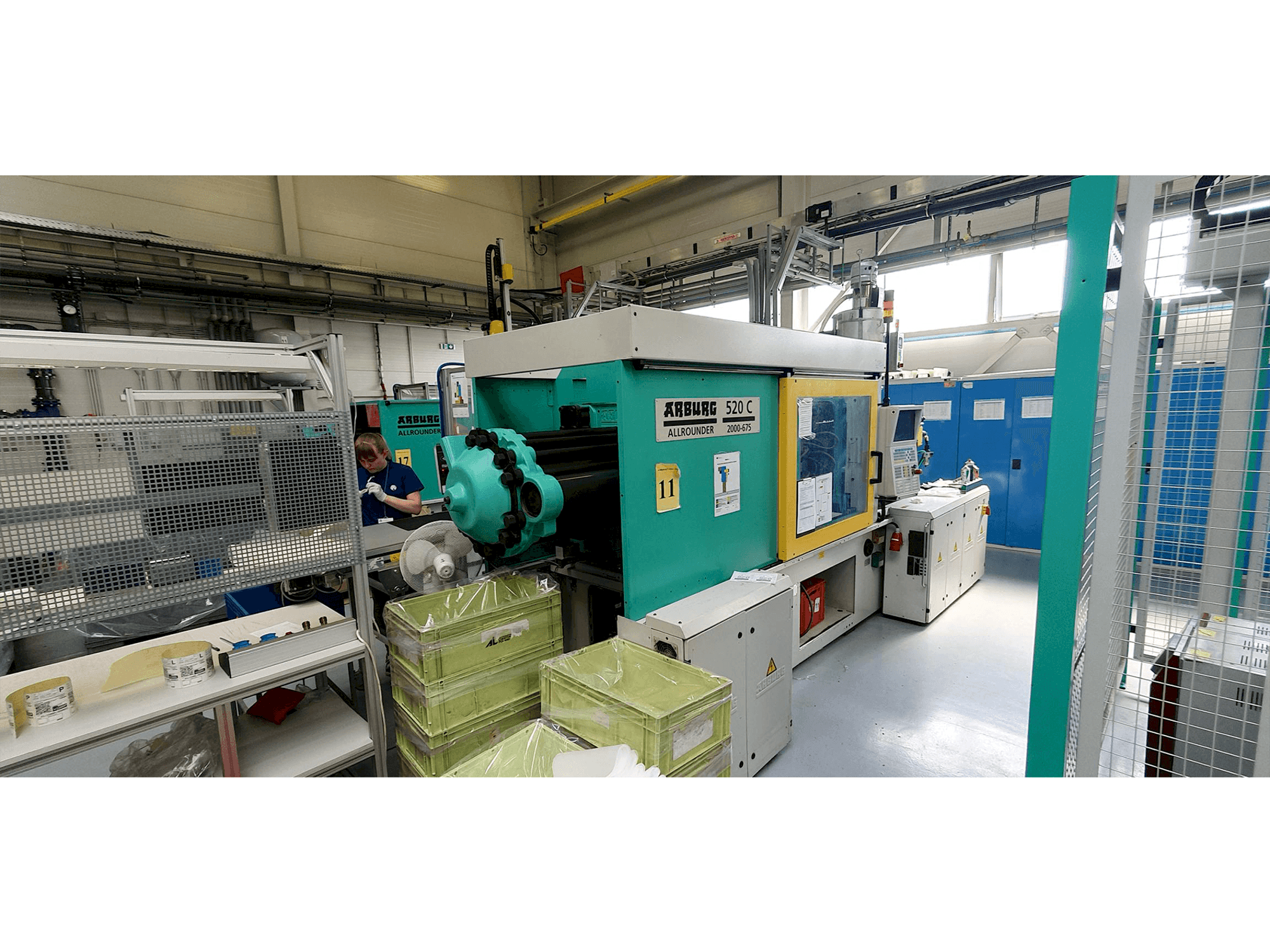 Vista Frontal da Arburg Allrounder 520 C 2000-675 máquina