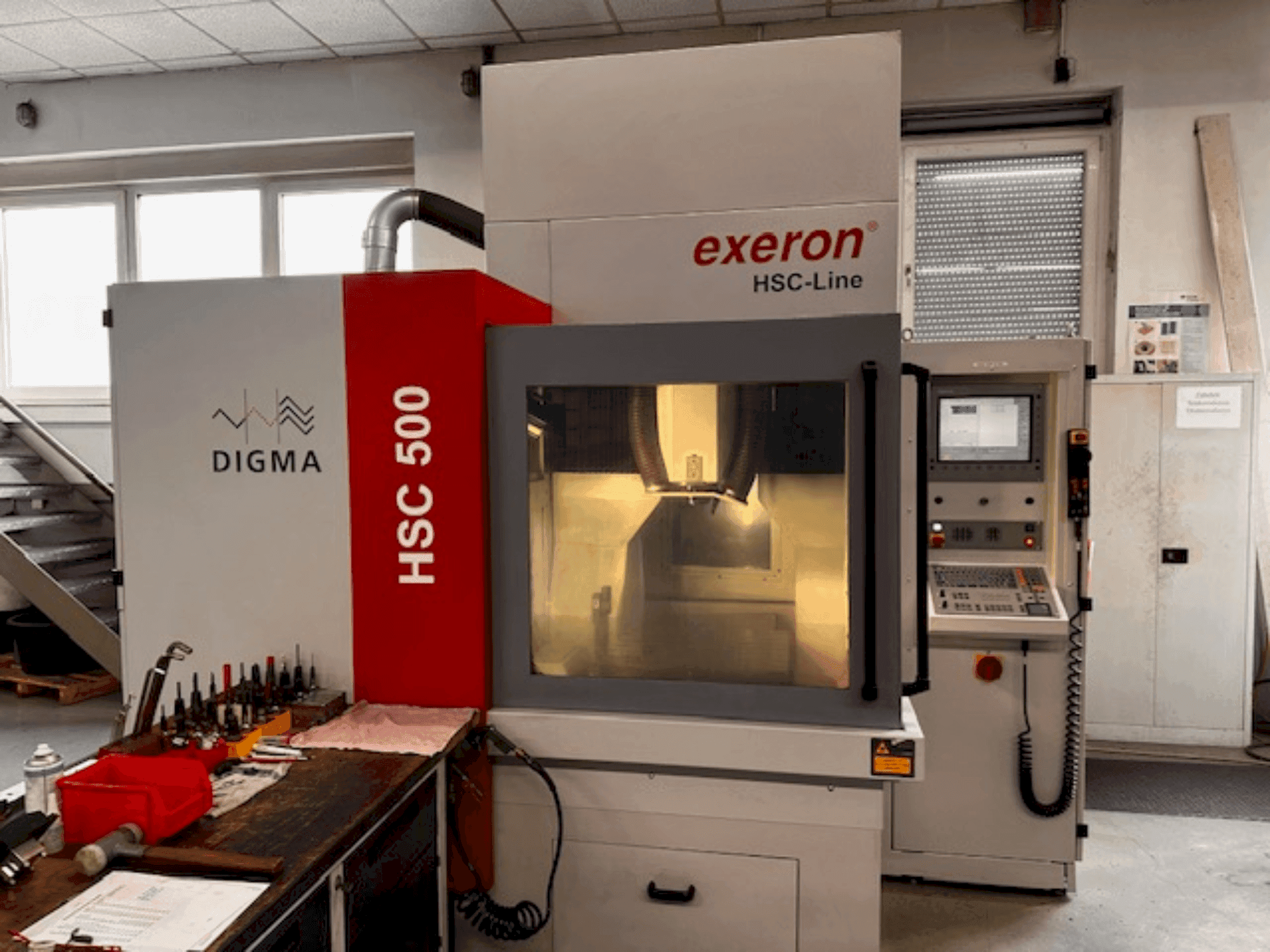 Vista Frontal da Exeron HSC-Line 500 máquina