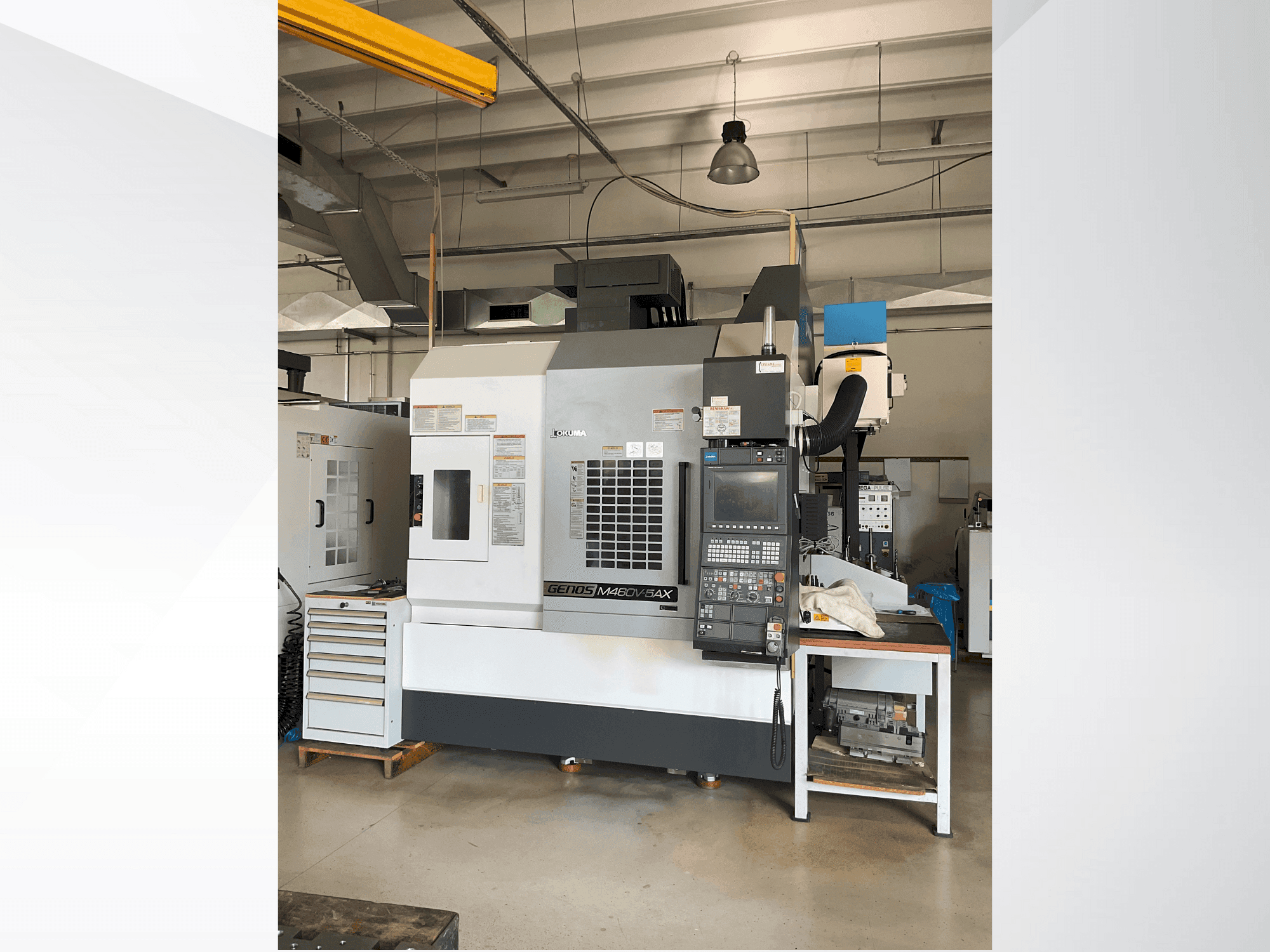 Vista Frontal da Okuma GENOS M460V-5AX máquina