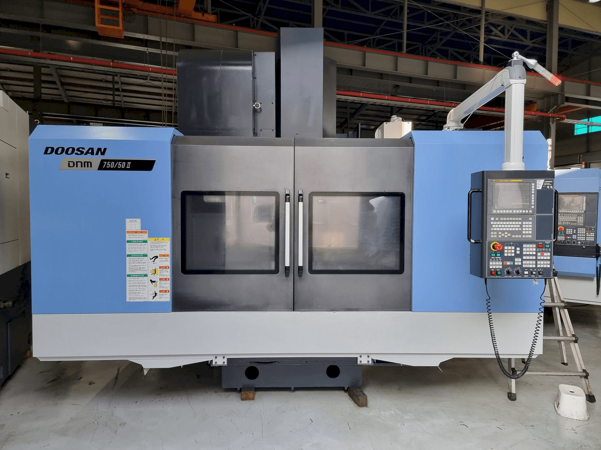 Vista Frontal da Doosan DNM750/50 II máquina