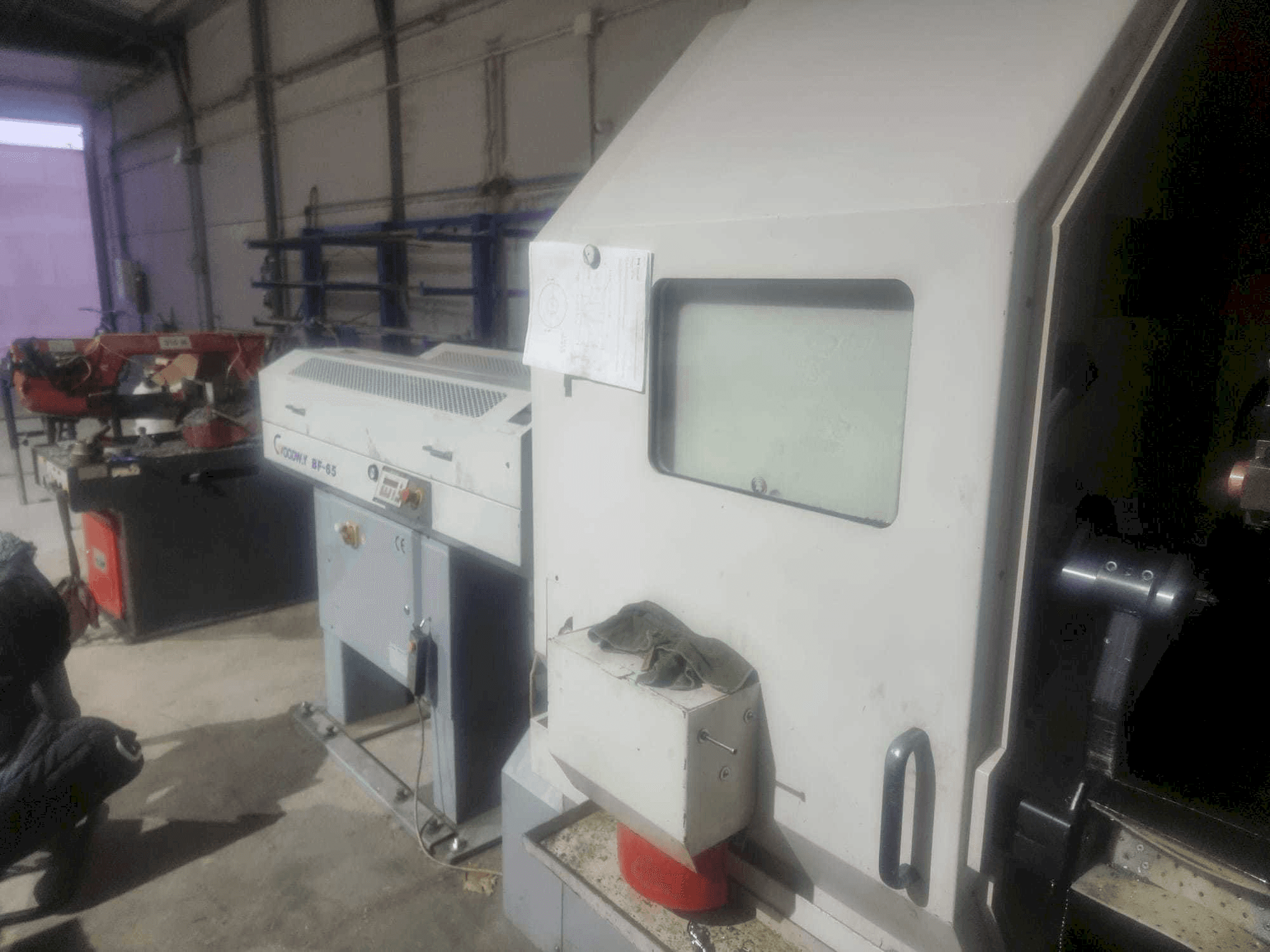 Vista Lateral Direita da Goodway MSY 280 máquina