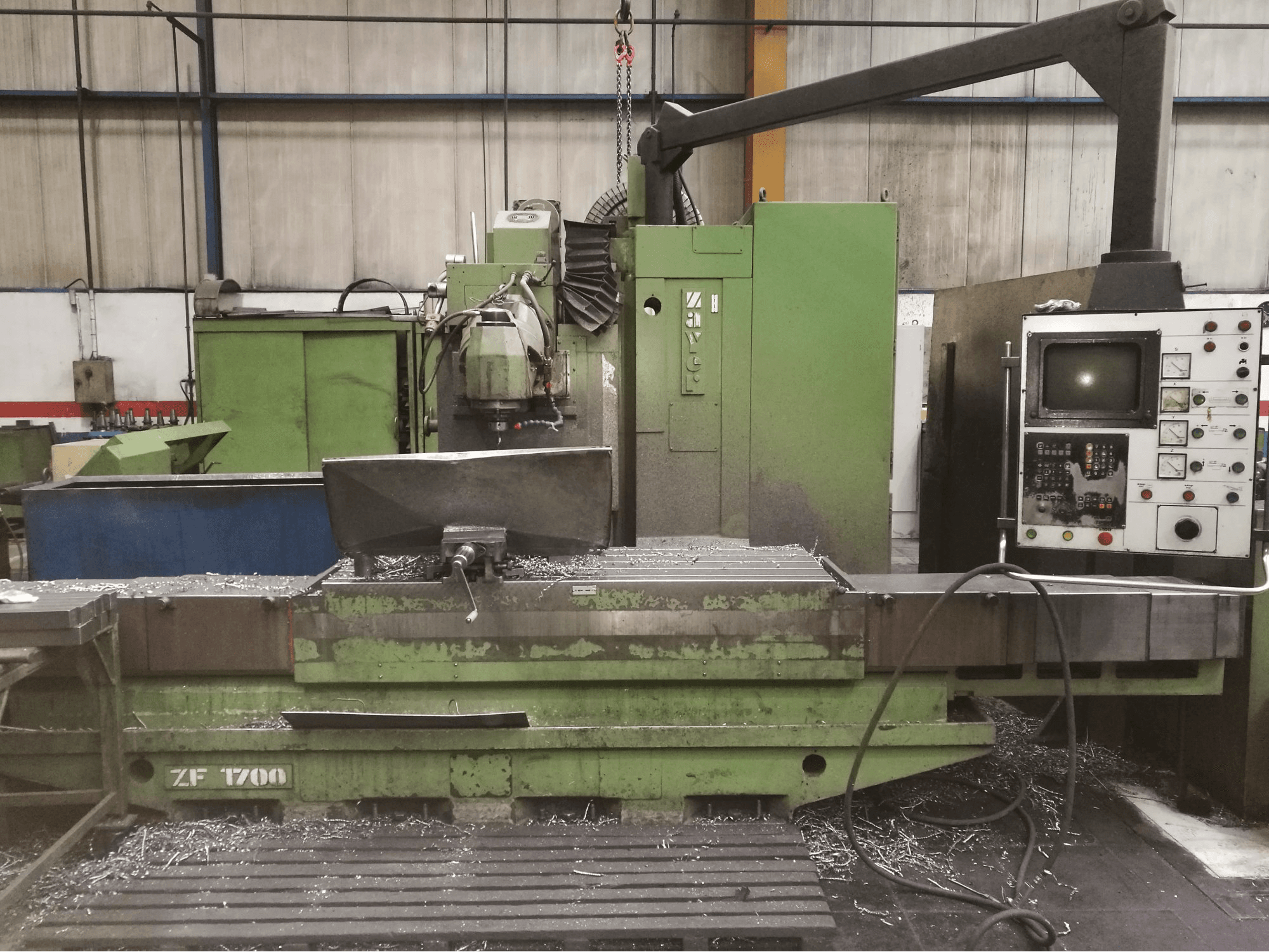 Vista Esquerda da Zayer ZF 1700 máquina