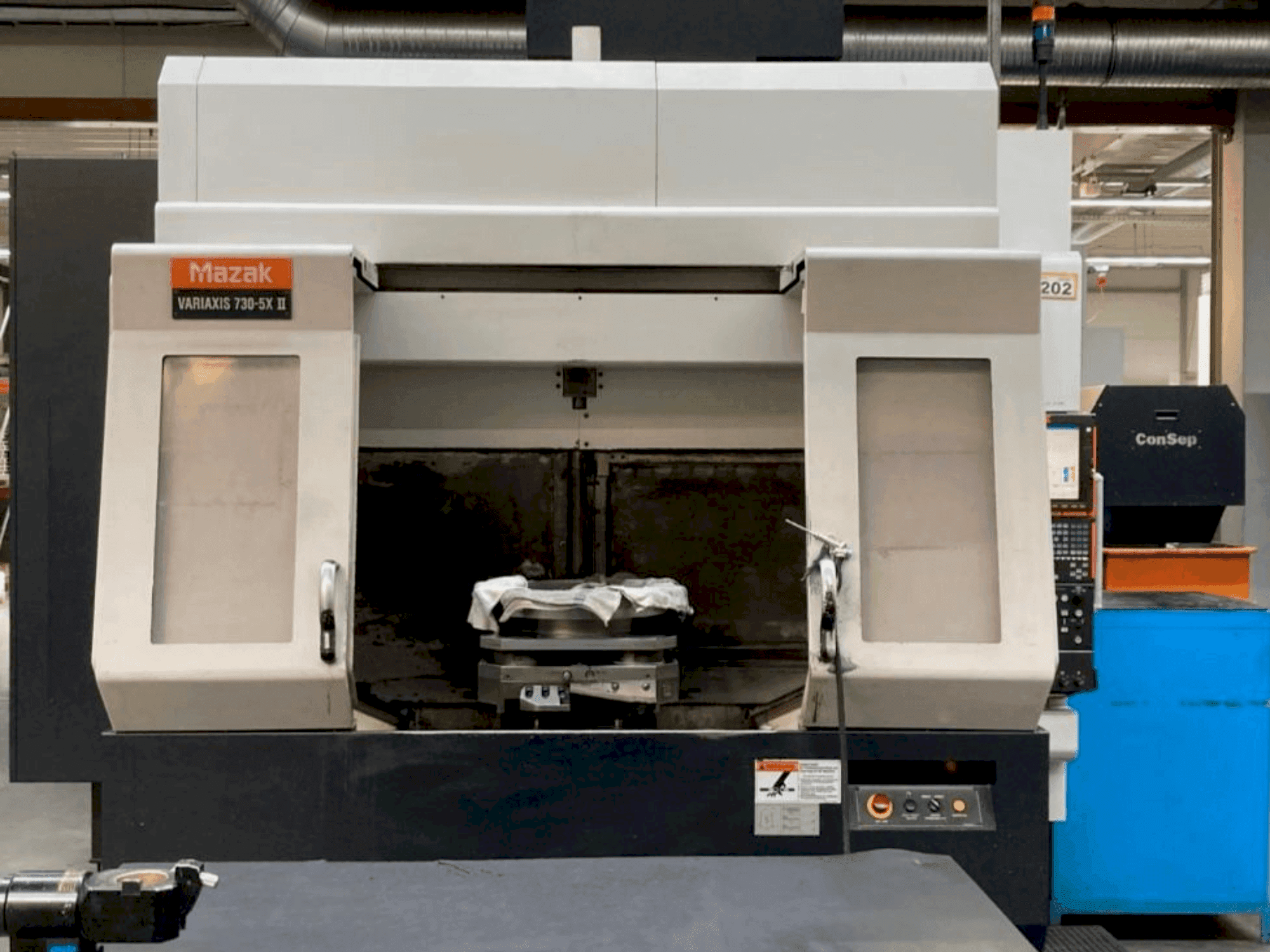 Vista Frontal da Mazak VARIAXIS 730/5X II máquina