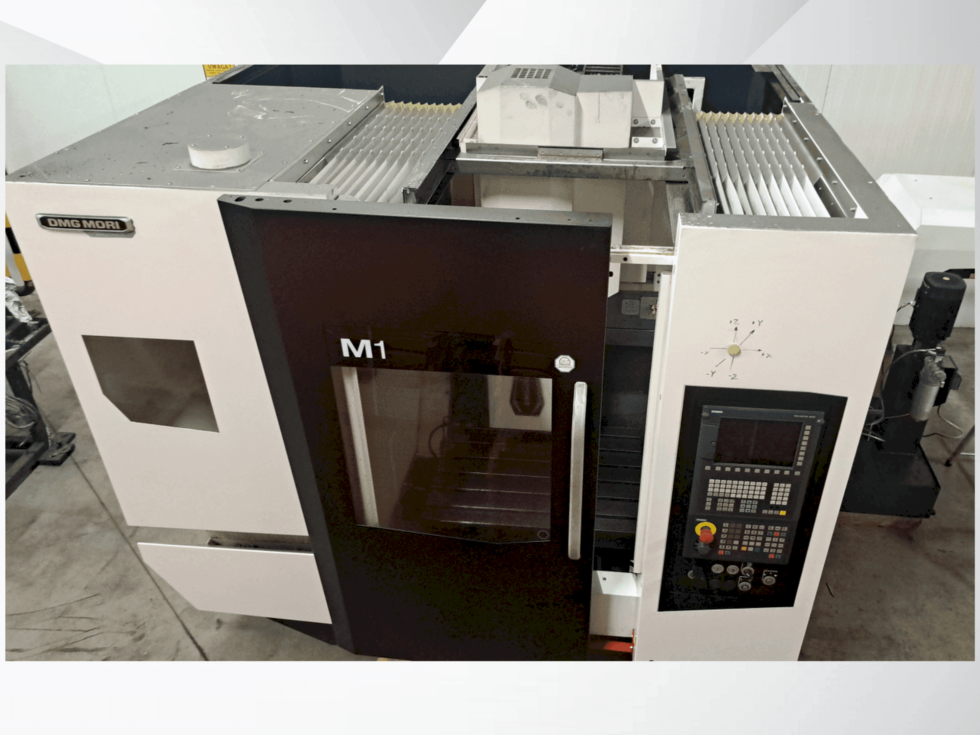 Vista Frontal da DMG MORI M1 PRO máquina
