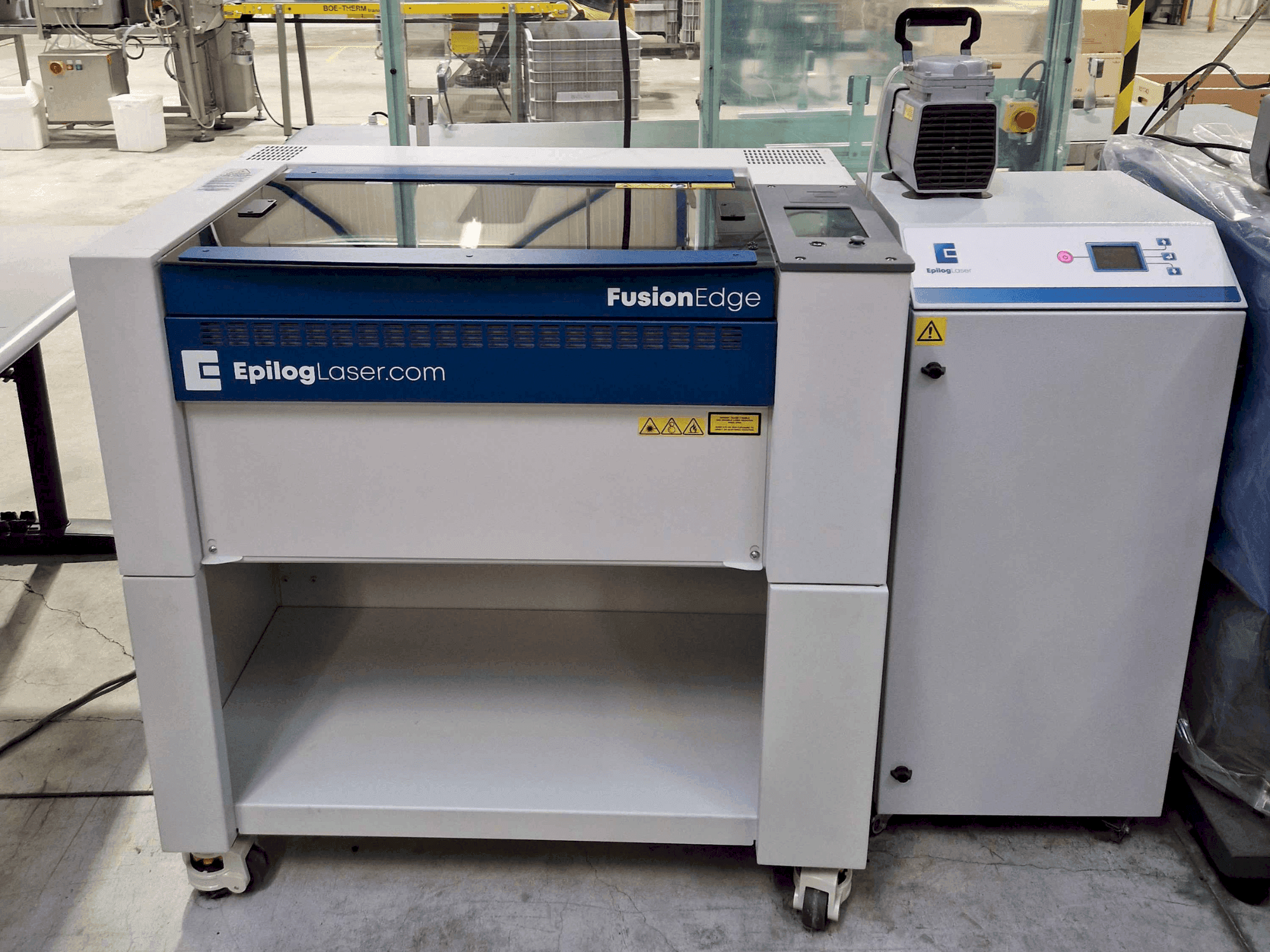 Vista Frontal da EPILOG Laser Fusion Ege 12 30watt fiber máquina