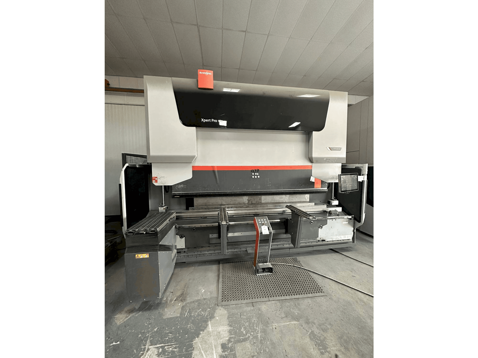Vista Frontal da Bystronic Xpert 150/3100 máquina