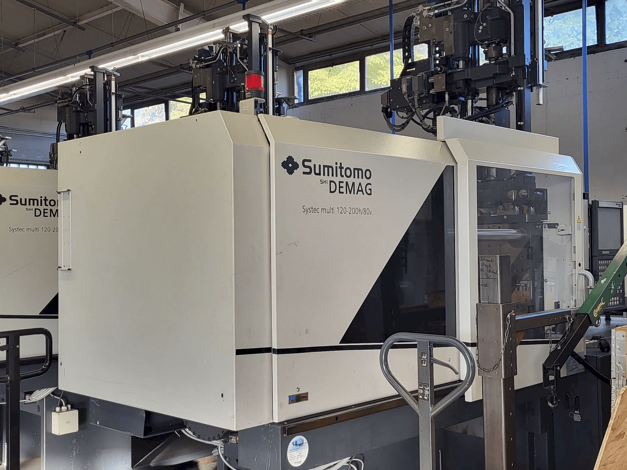 Vista Lateral Esquerda da Sumitomo SHI DEMAG Multi 120/470-200h/80V máquina