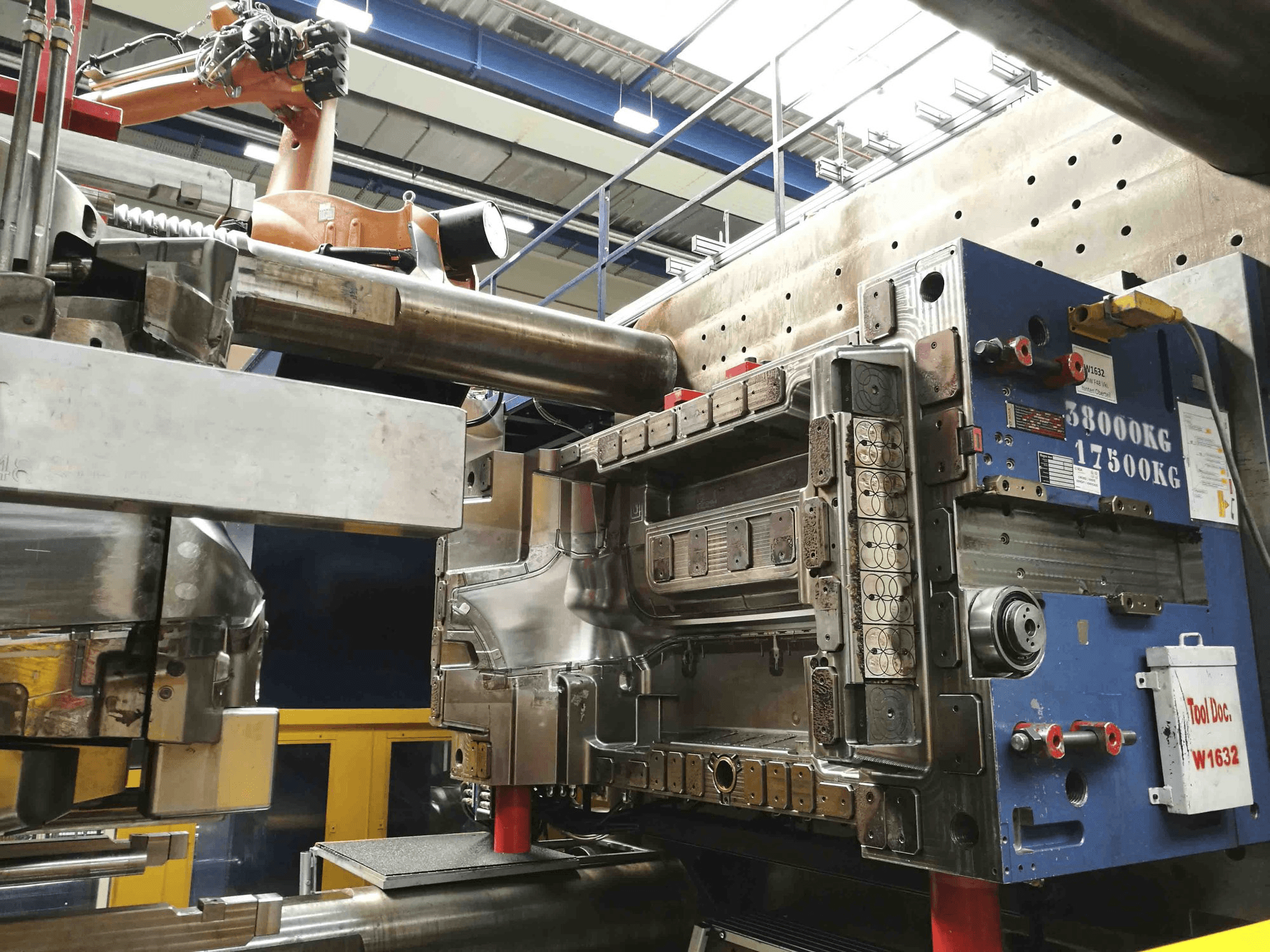 Vista Frontal da Husky E 3650 RS 170/155 máquina