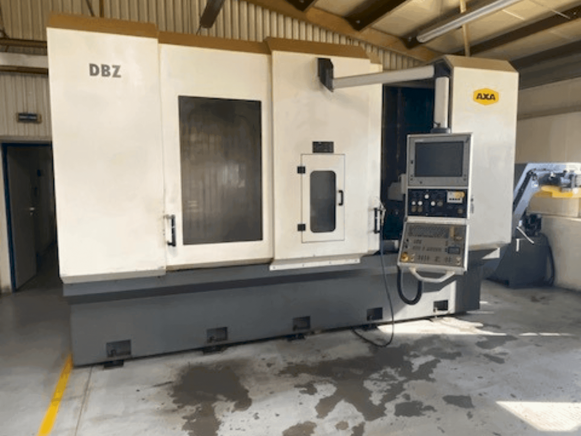 Vista Frontal da AXA DBZ máquina