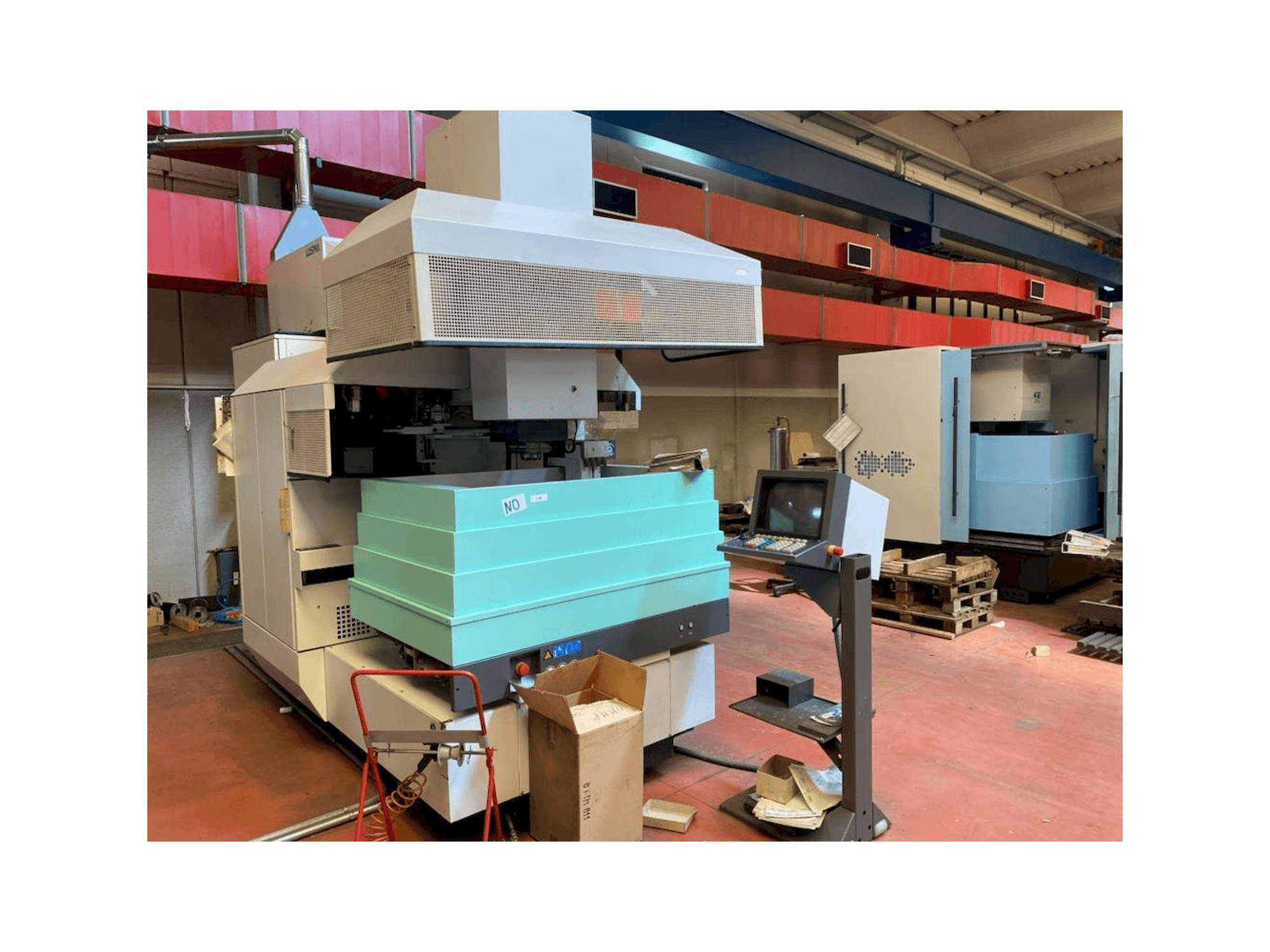 Vista Frontal da AGIE AGIETRON INTEGRAL 3 máquina