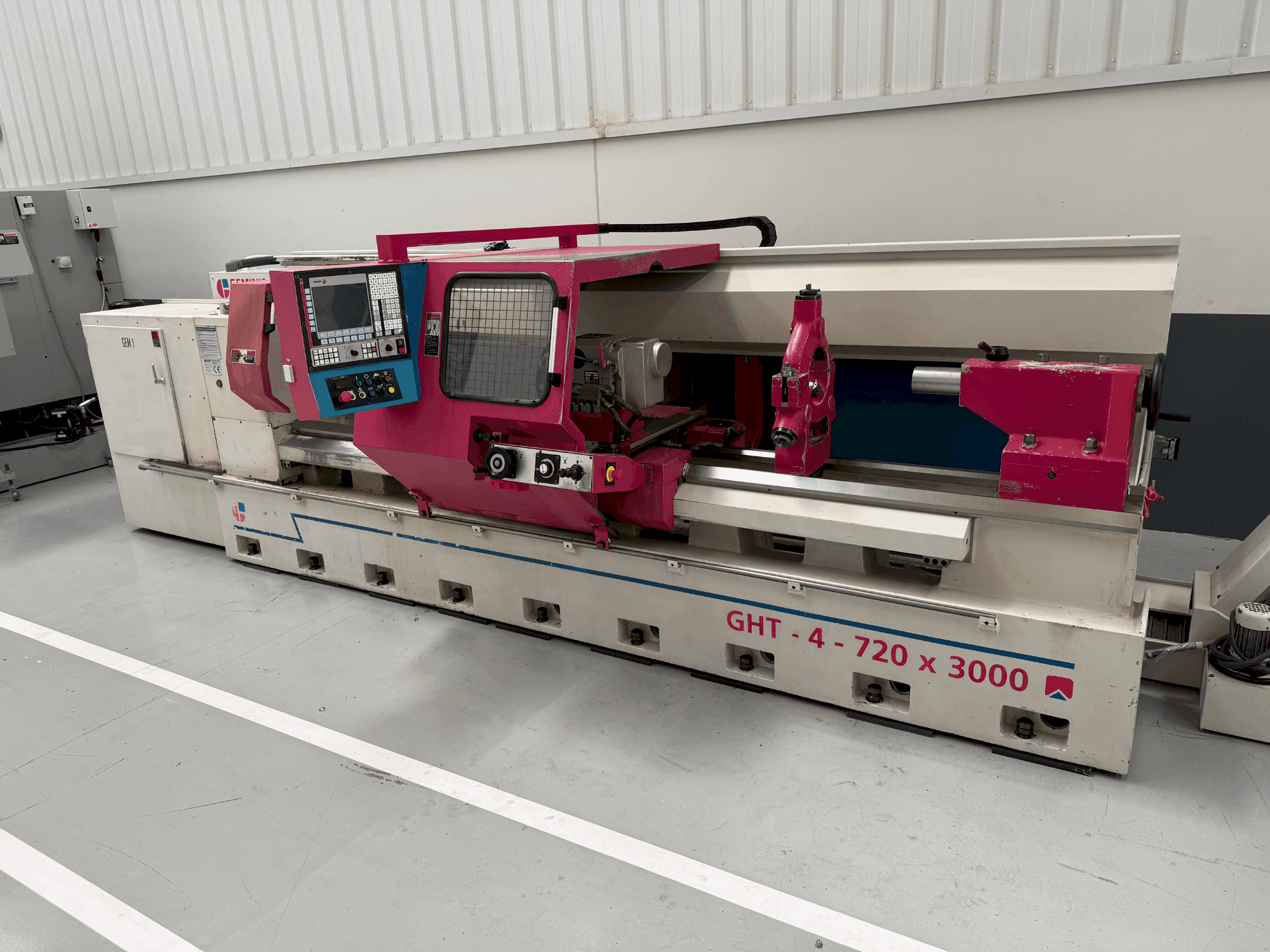 Vista Frontal da Geminis GHT-4 720 x 3000 máquina