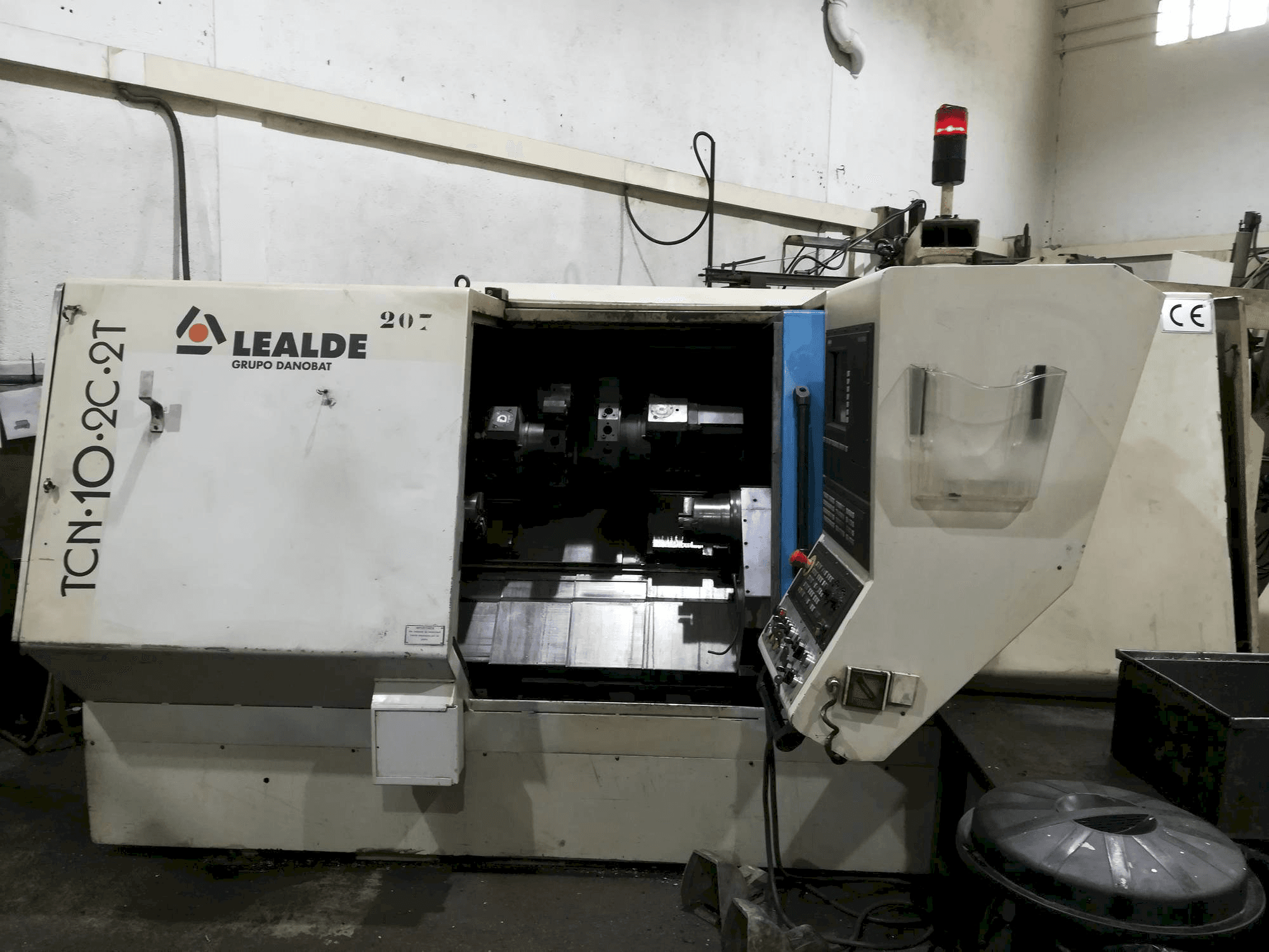 Vista Frontal da Lealde TCN 10 2C 2T máquina
