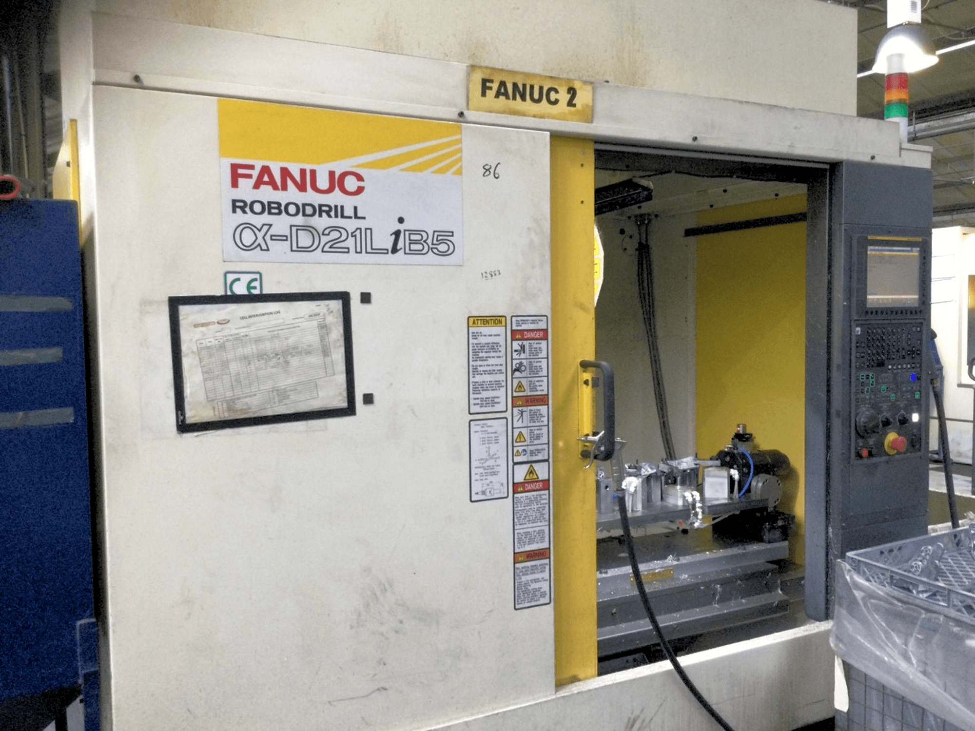 Vista Frontal da FANUC Robodrill Alpha D21LiB5 máquina