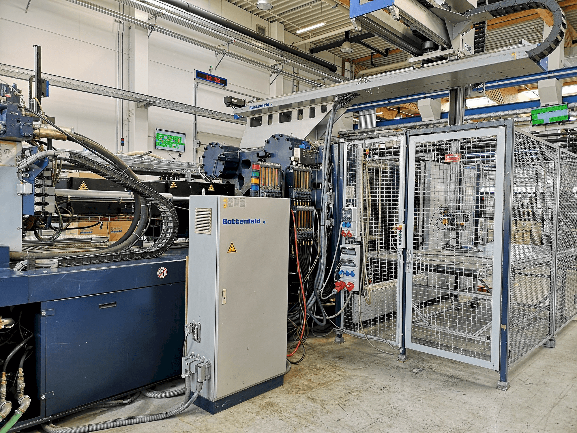 Vista Frontal da Battenfeld HM 8000 2P - 7700 máquina