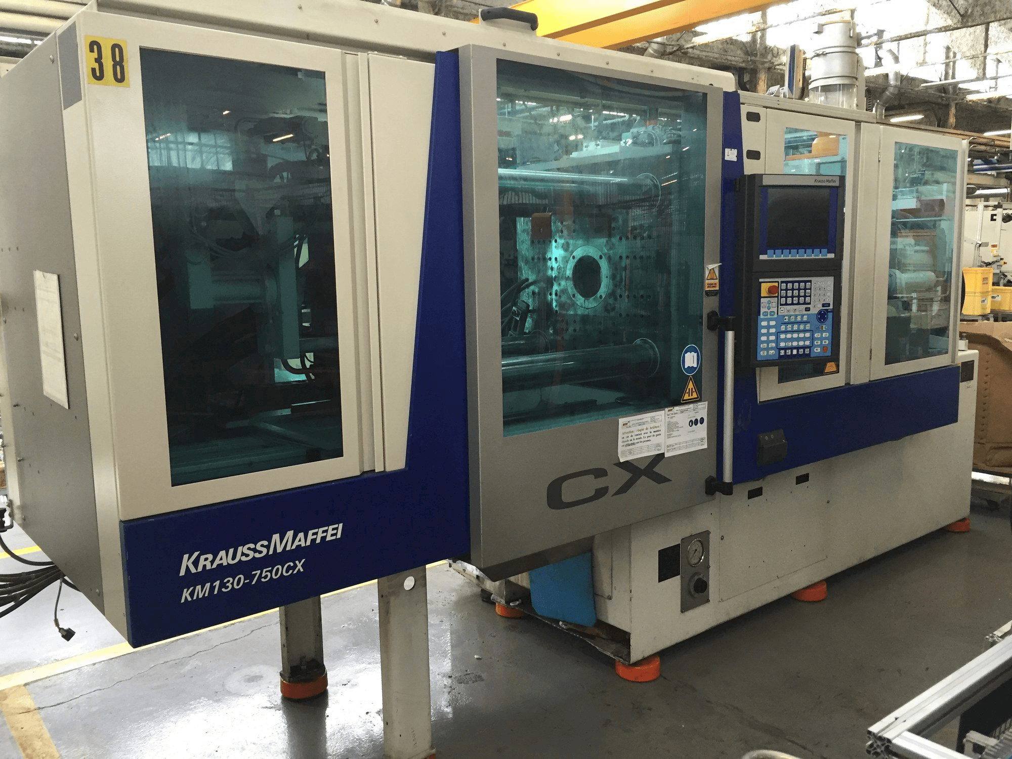 Vista Frontal da Krauss Maffei 130-750 CX máquina