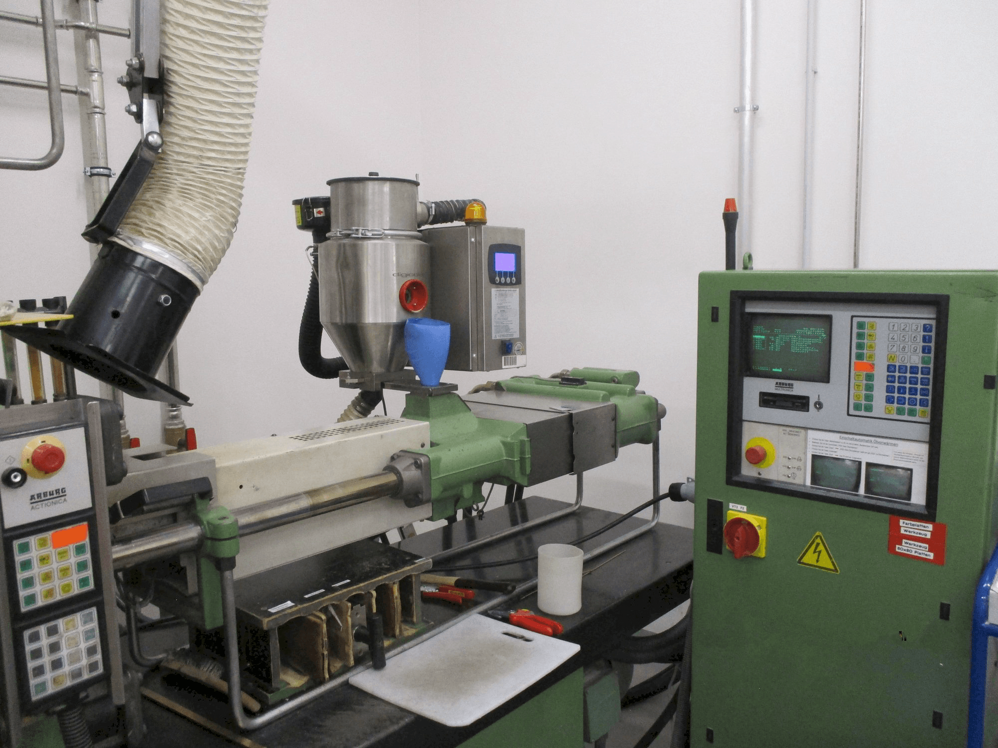 Vista Frontal da Arburg Allrounder 320 M 750 - 90/90 2K máquina