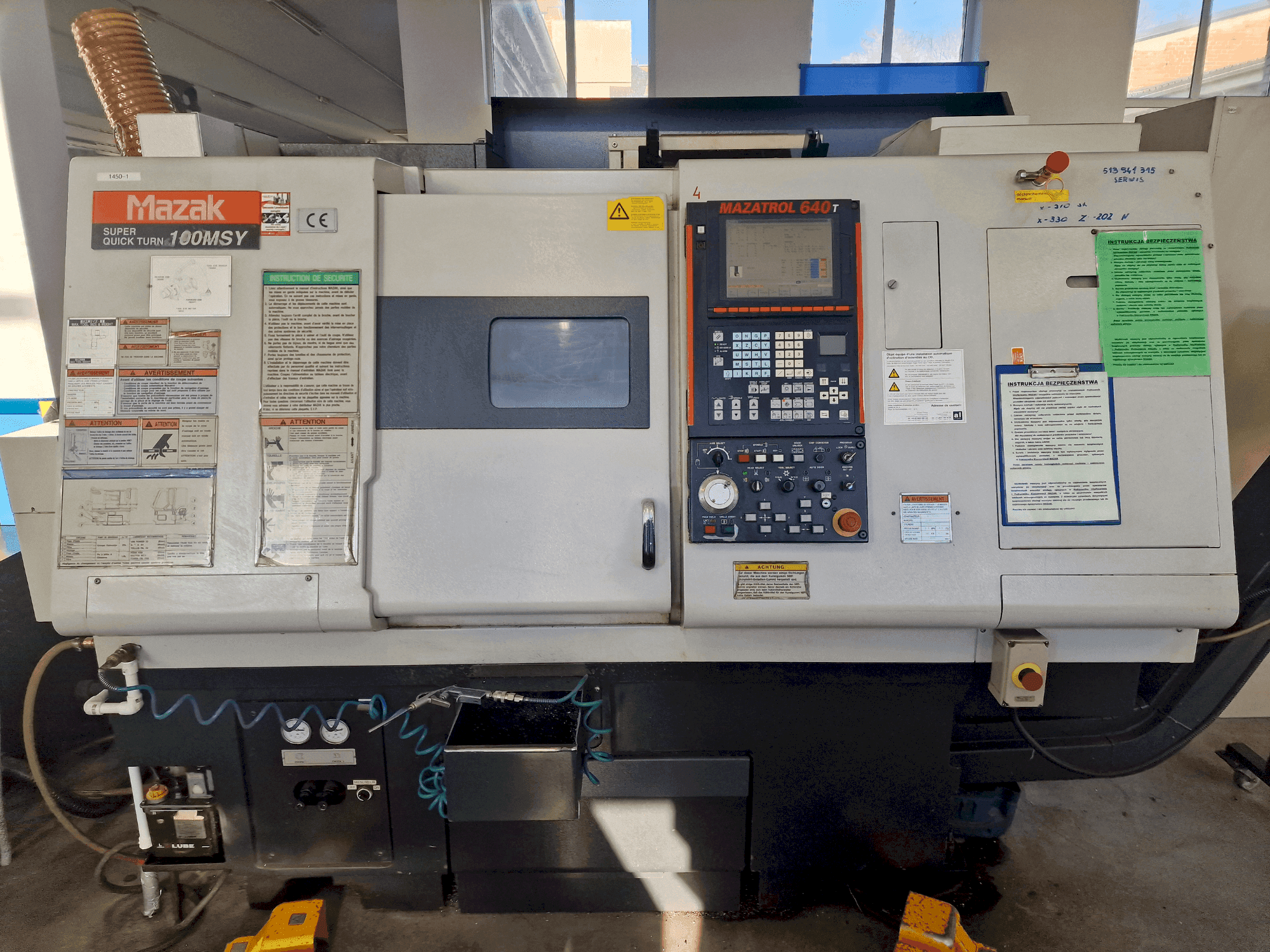 Vista Frontal da Mazak SQT-100MSY máquina