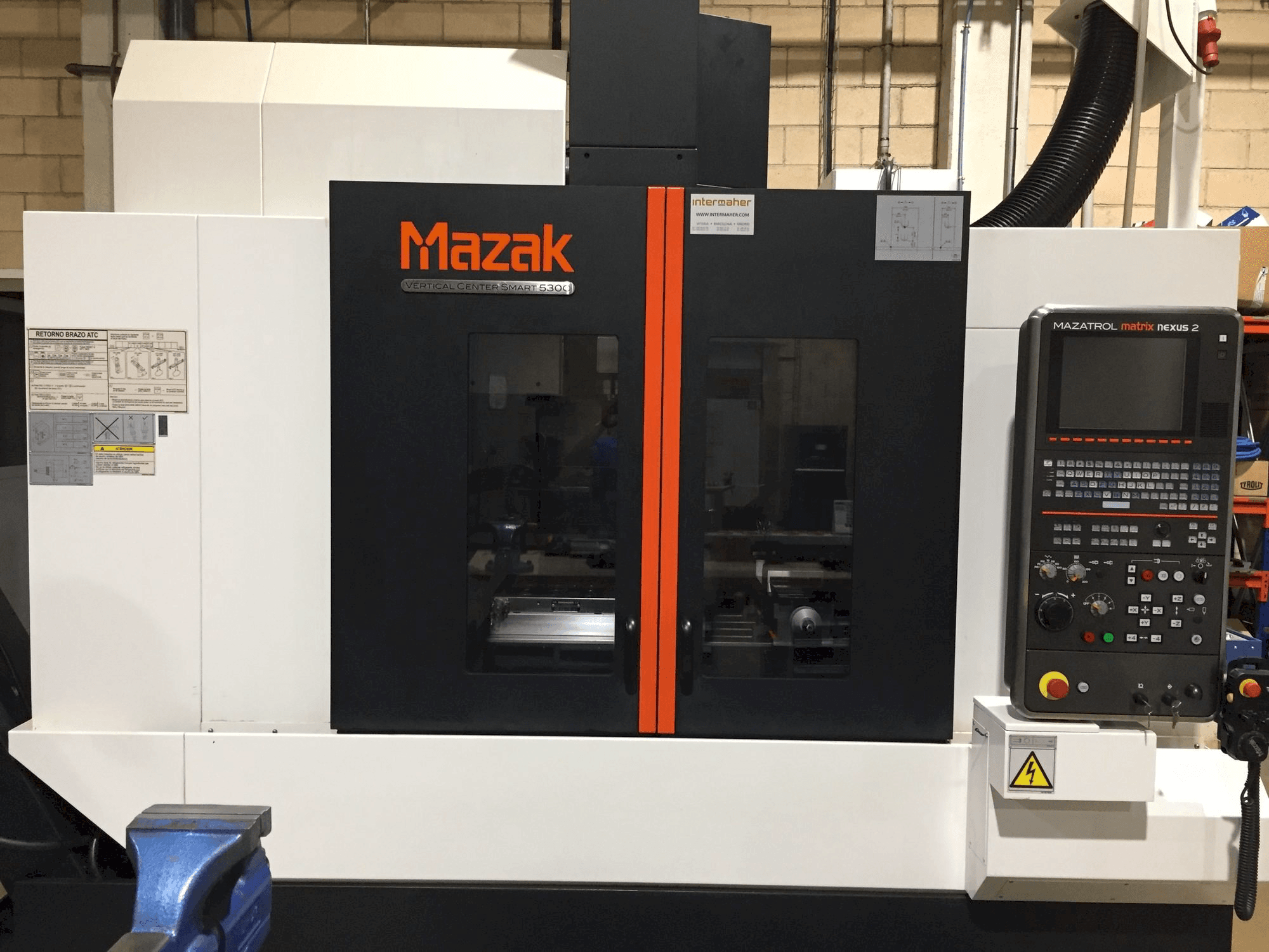 Vista Frontal da Mazak VCS 530C máquina