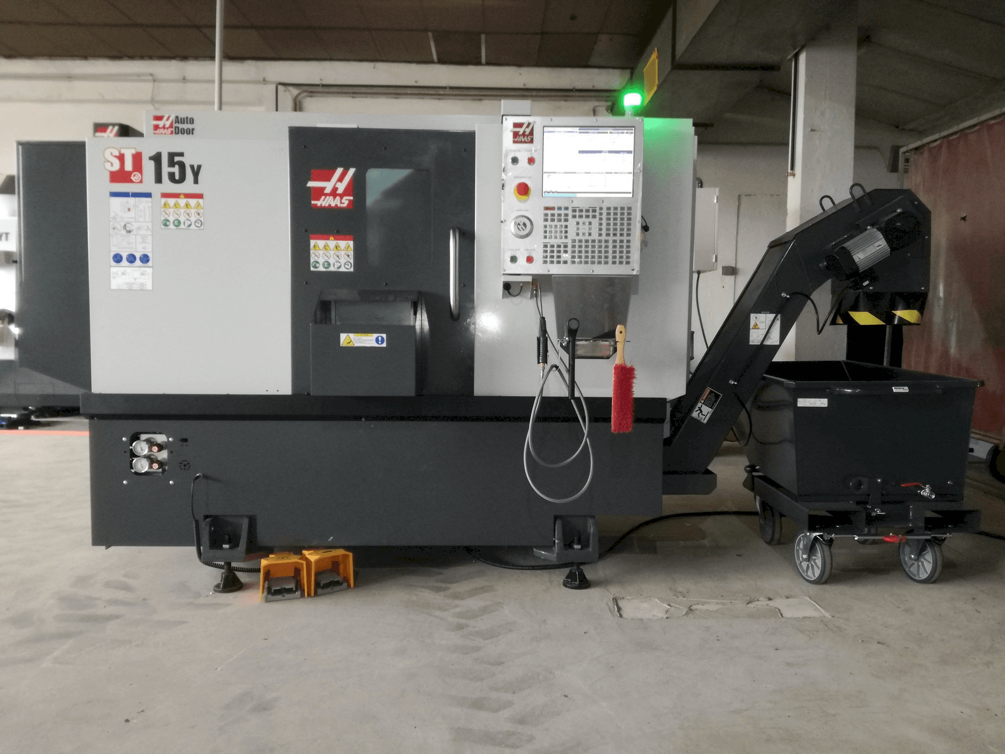 Vista Frontal da HAAS ST 15y máquina
