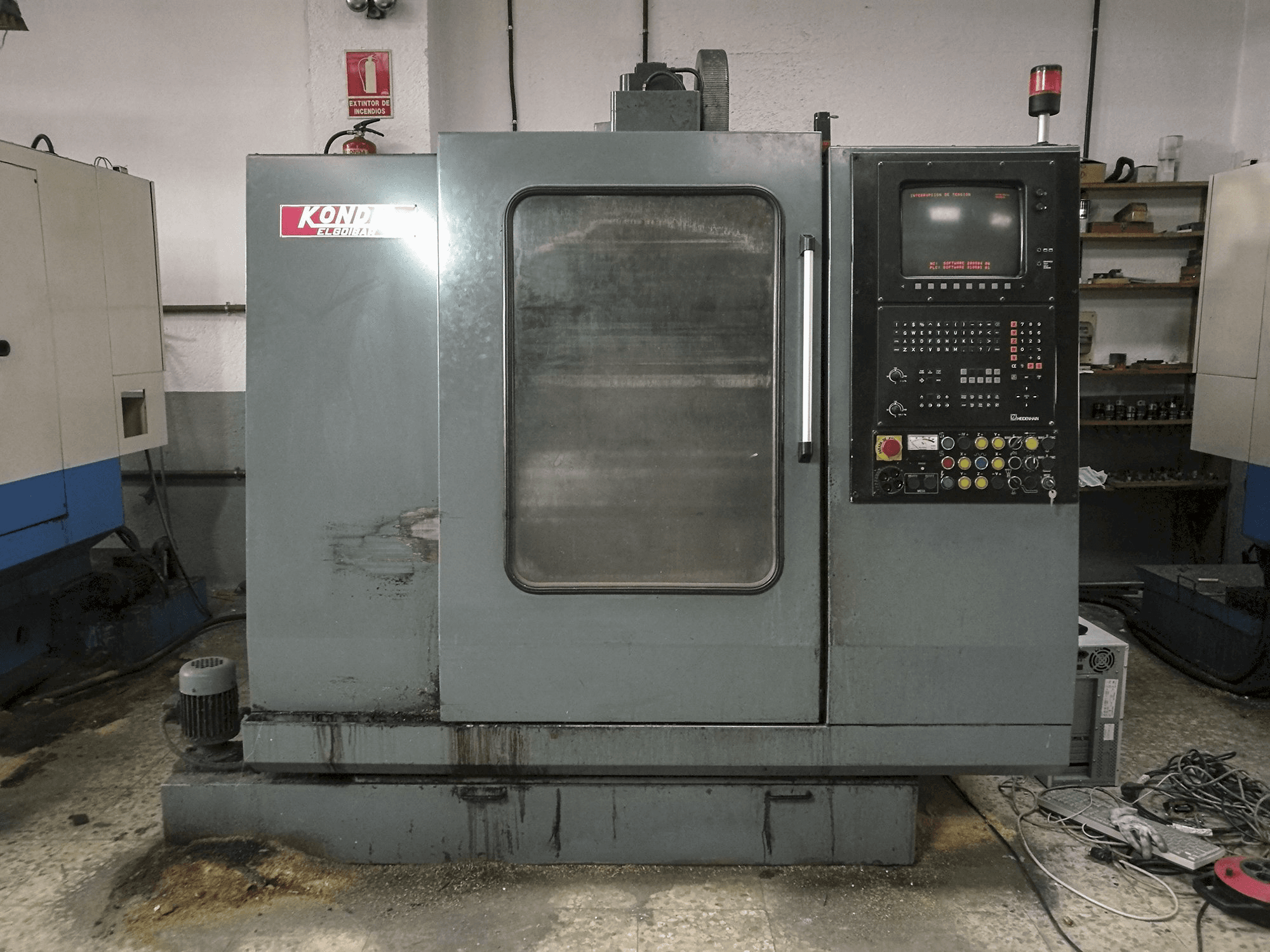 Vista Frontal da KONDIA B-500 máquina