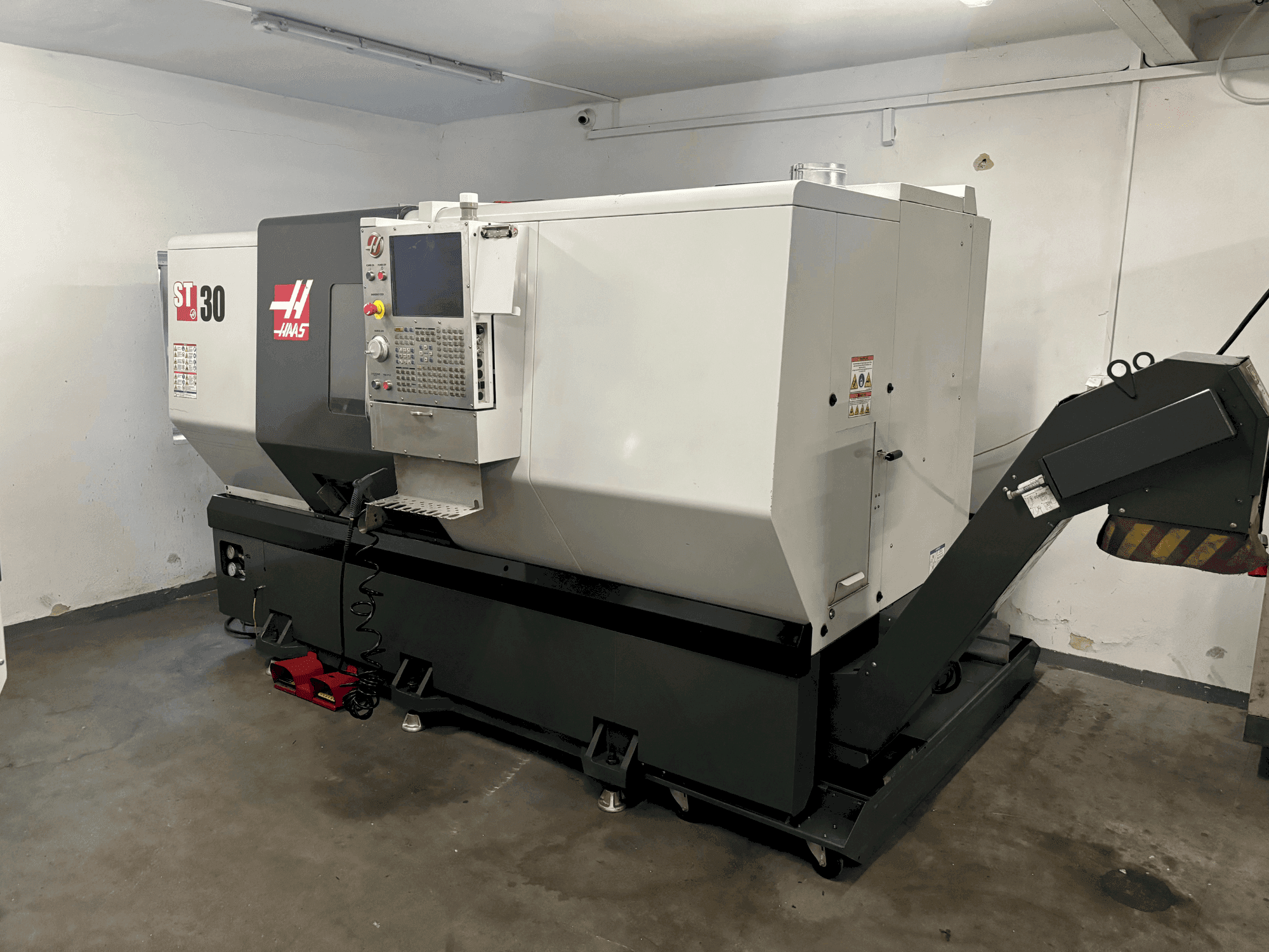 Vista Frontal da HAAS ST-30 máquina