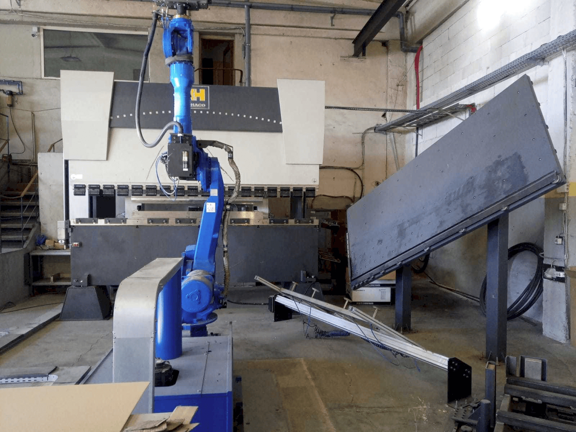 Vista Frontal da HACO ERM 36150 máquina