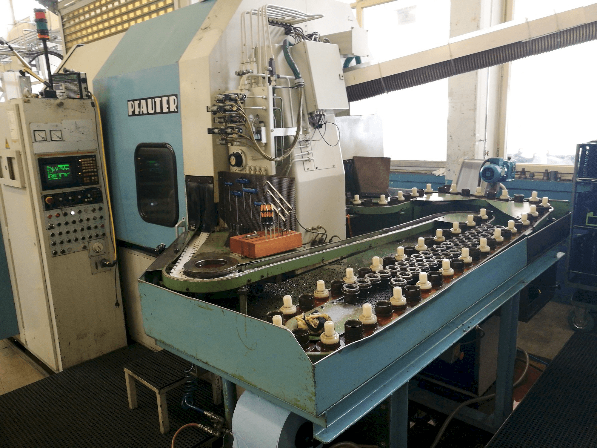 Vista Frontal da Pfauter PA 320 NC máquina