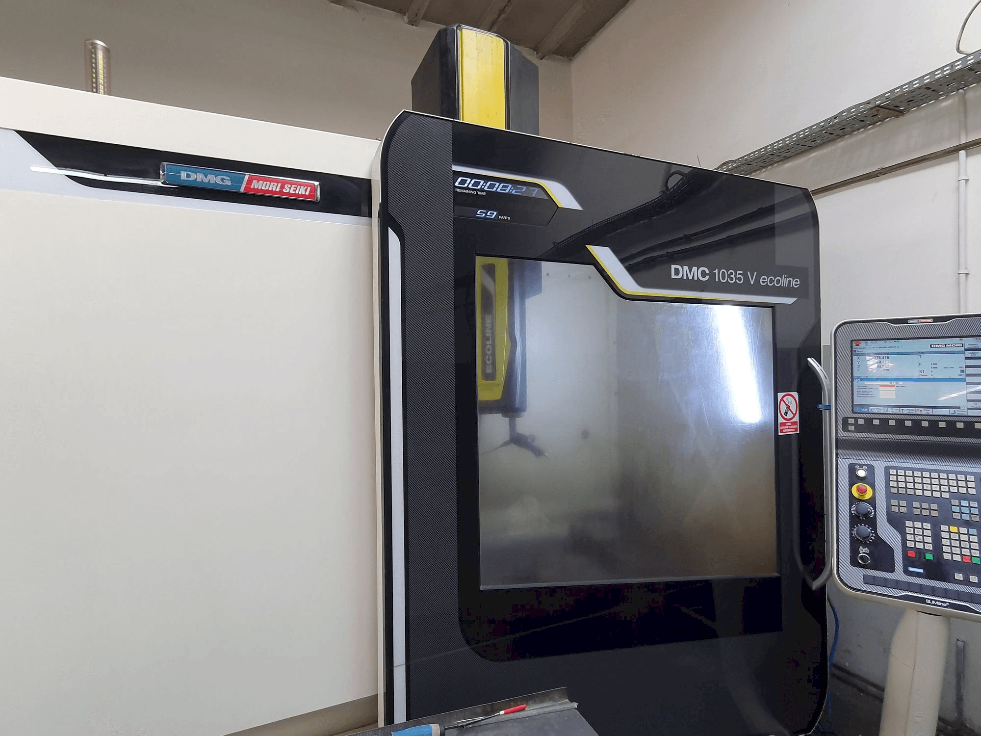 Vista Frontal da DMG MORI DMC 1035V Ecoline máquina