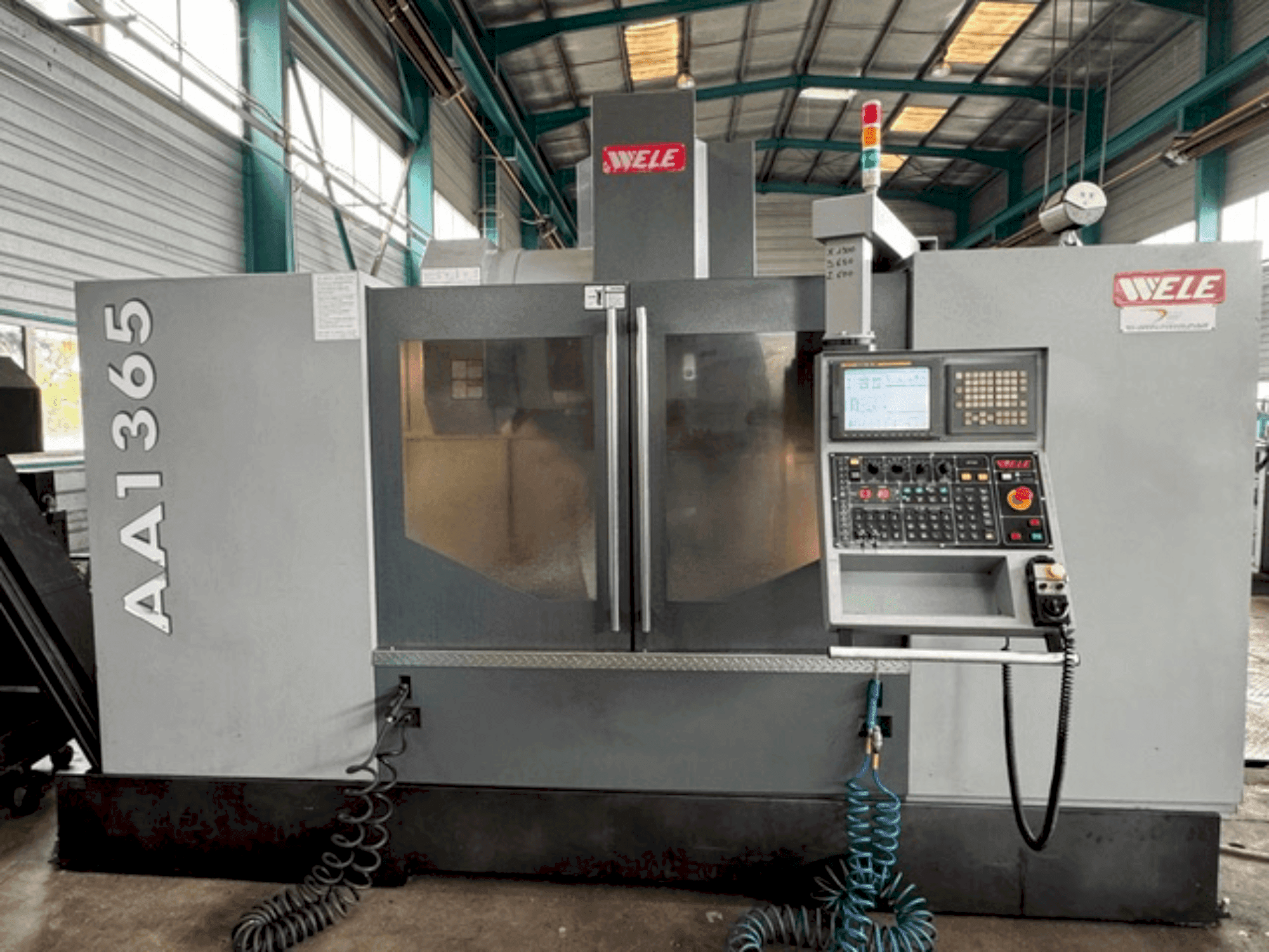 Vista Frontal da Wele AA1365 máquina