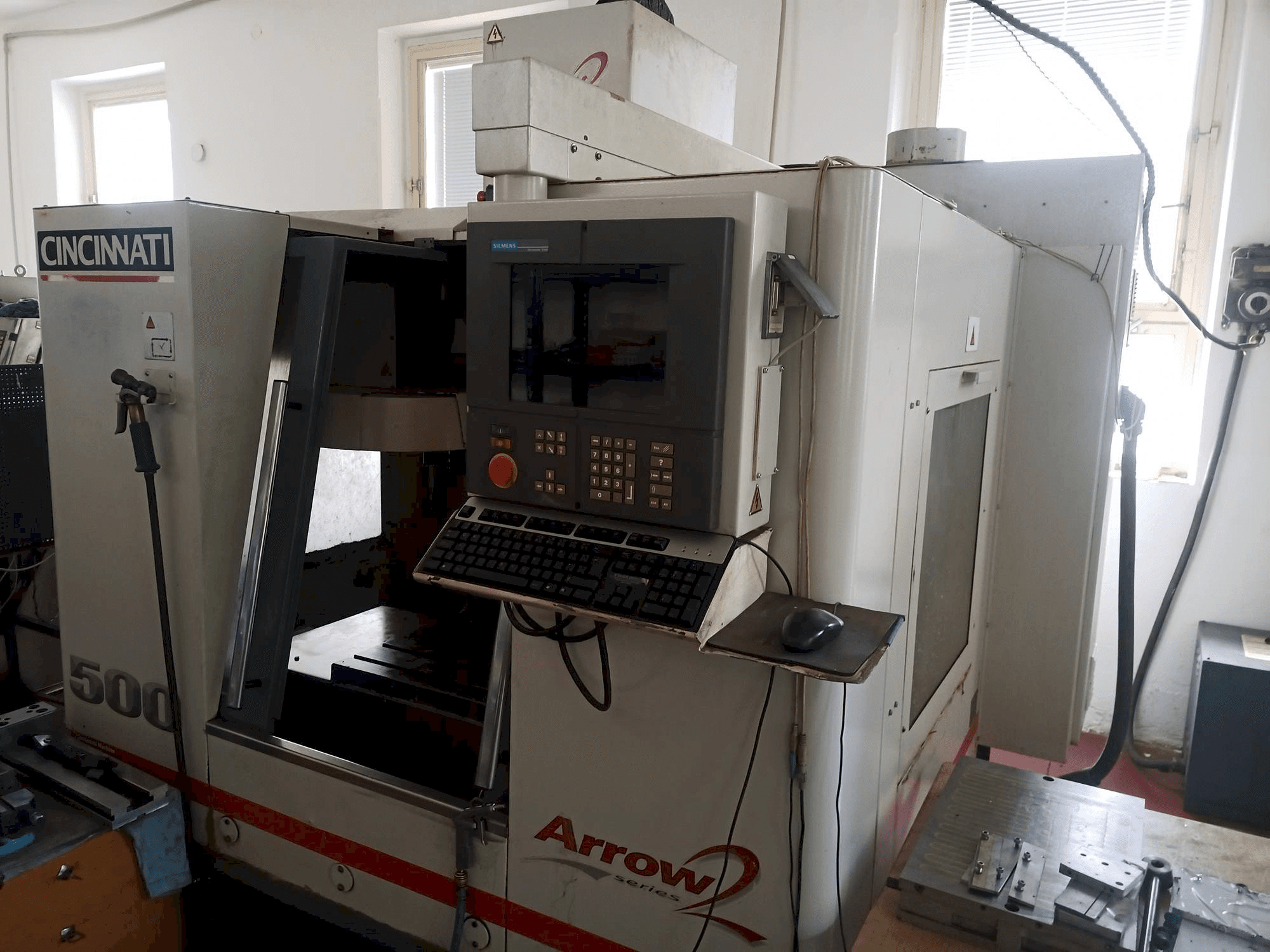 Vista Frontal da Cincinnati Arrow 2 máquina