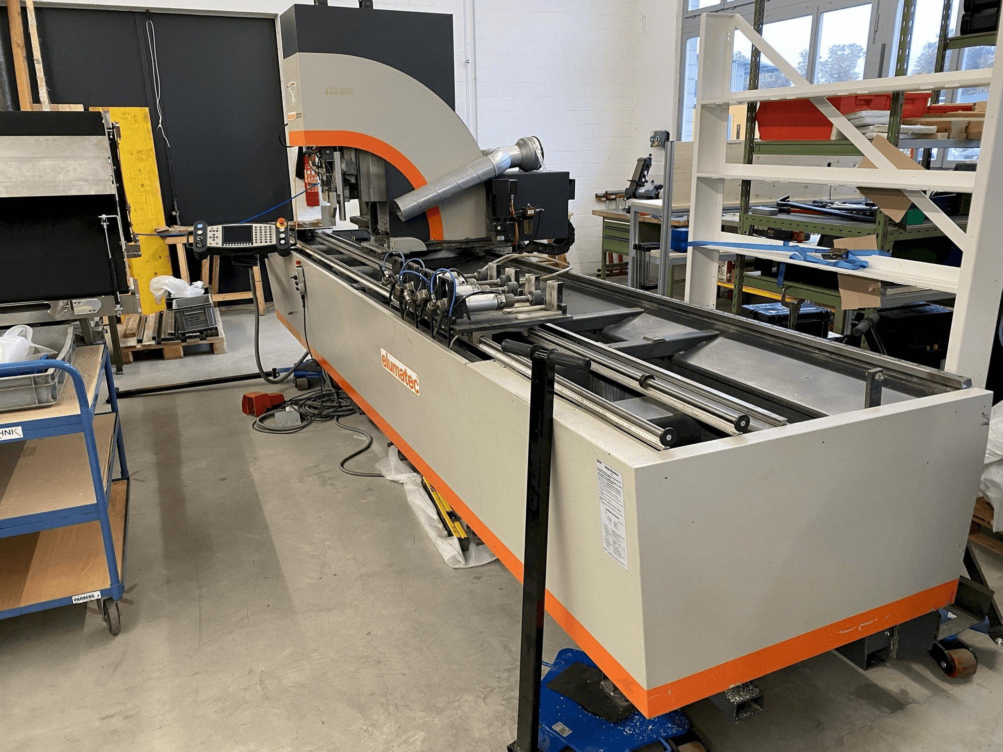 Vista Frontal da Elumatec SBZ 122/3 máquina